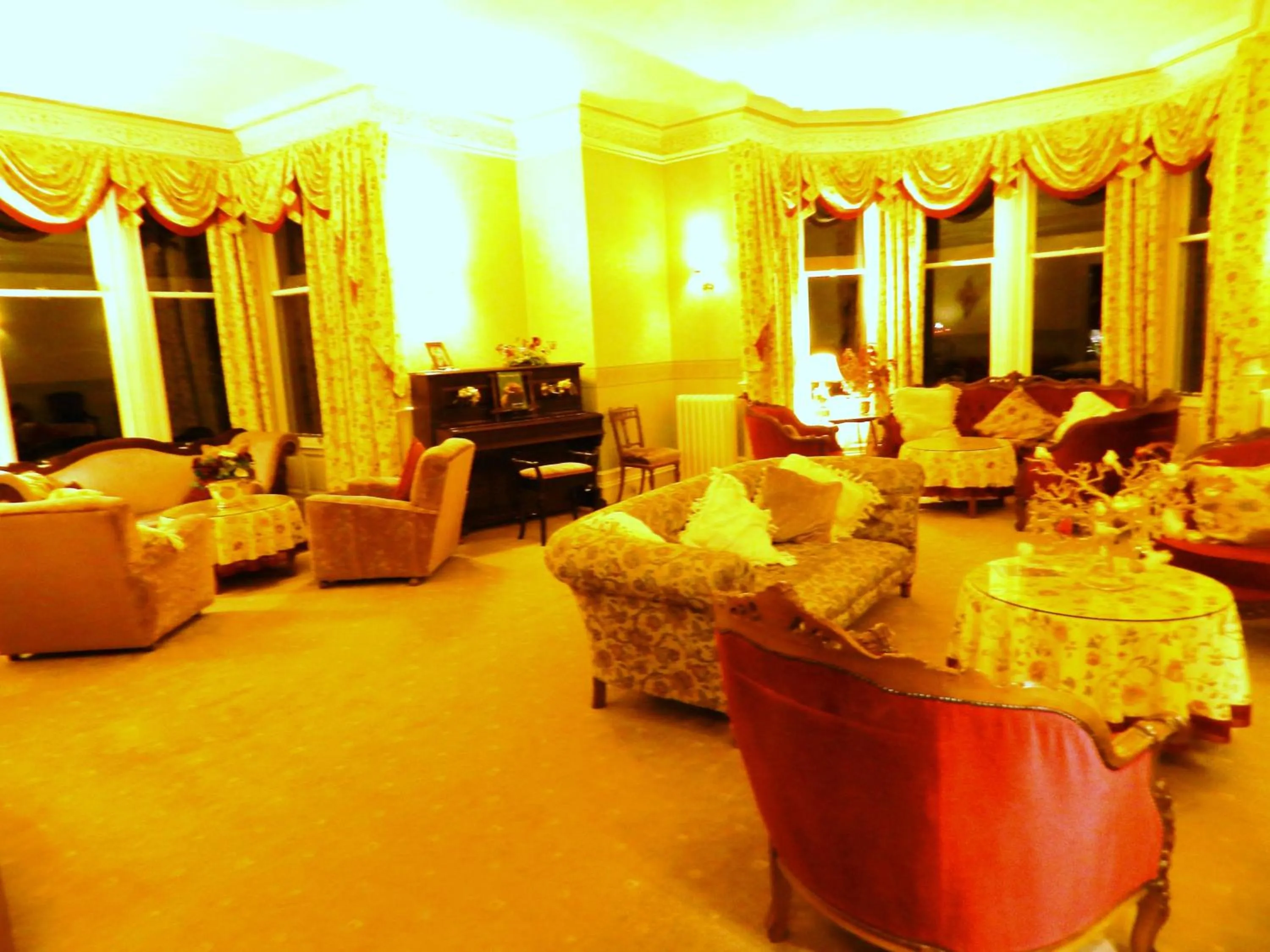 Living room in Ledgowan Lodge Hotel