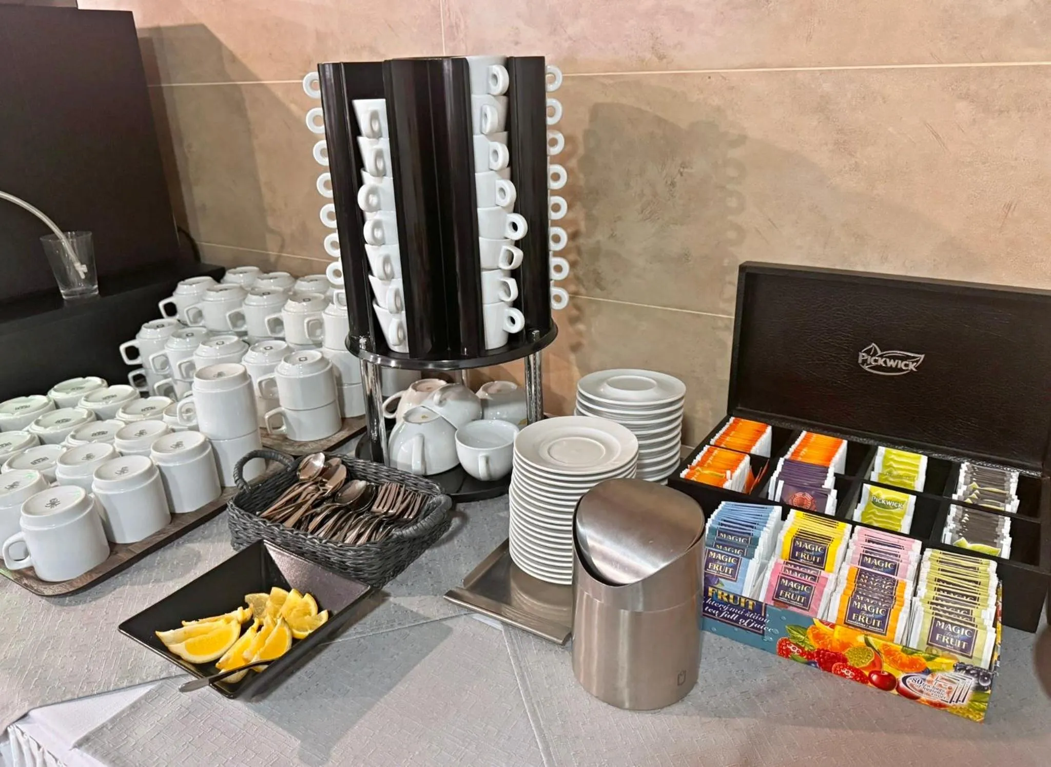 Restaurant/places to eat in PATRIA HOTEL