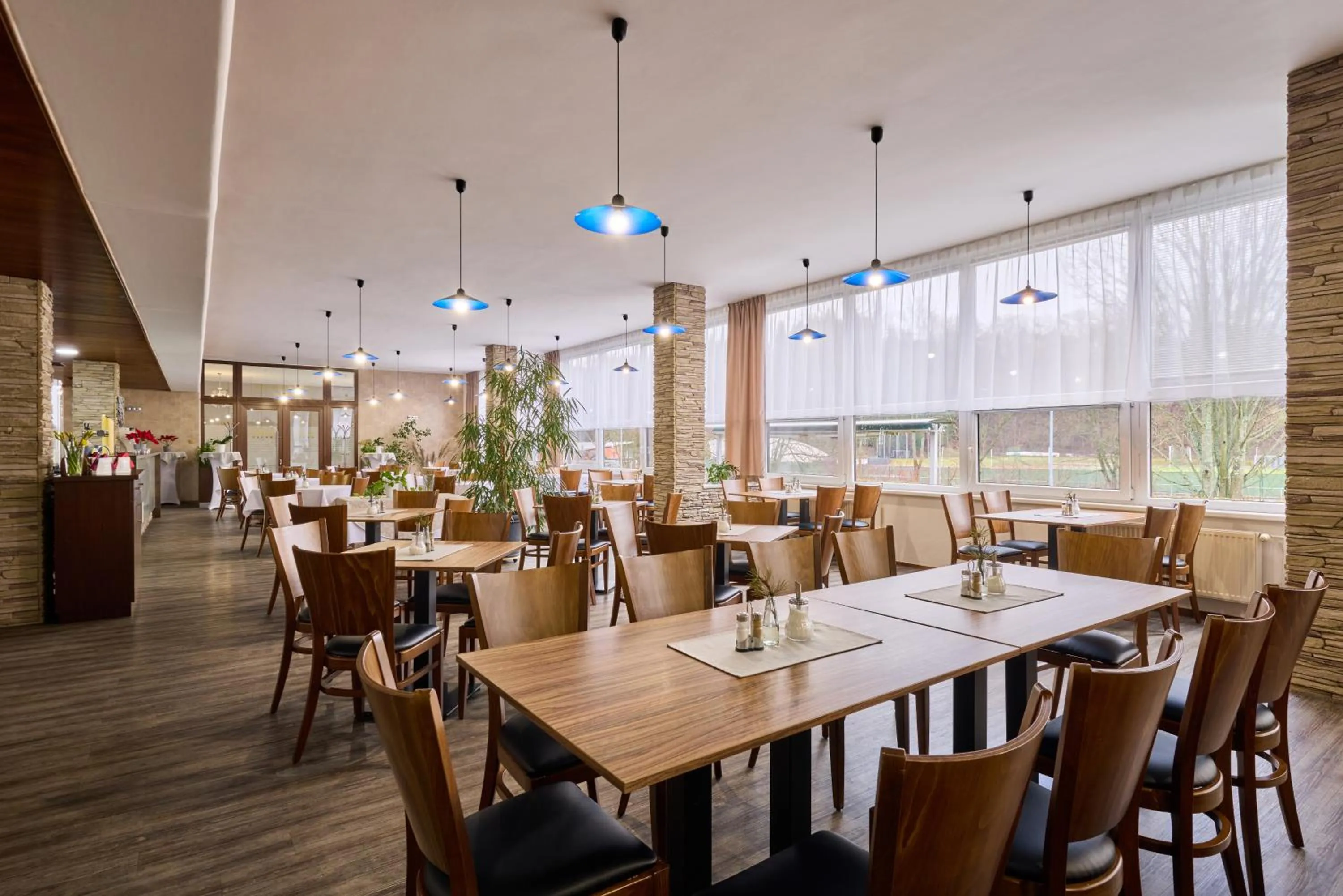 Restaurant/places to eat in PATRIA HOTEL