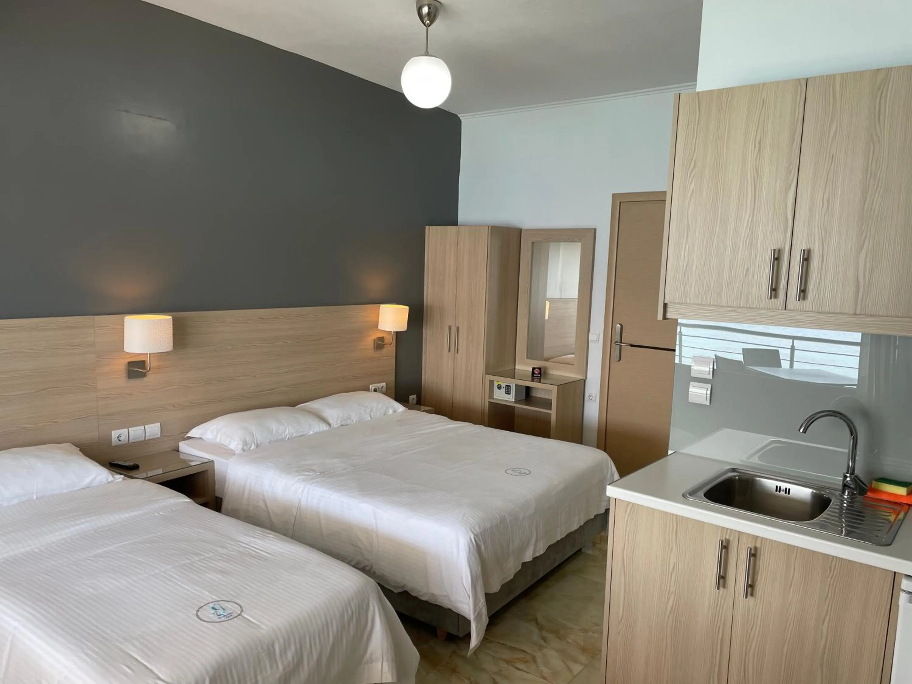 Bed in Thalassa view