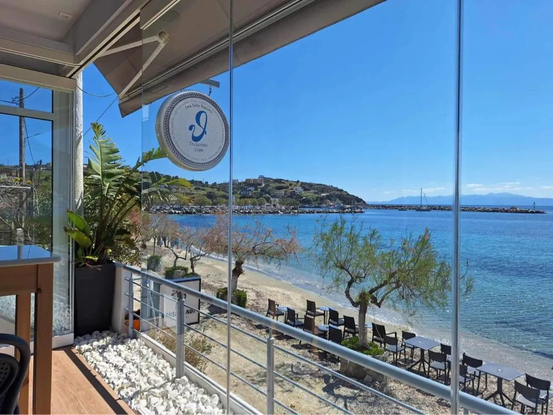 Restaurant/places to eat in Thalassa view