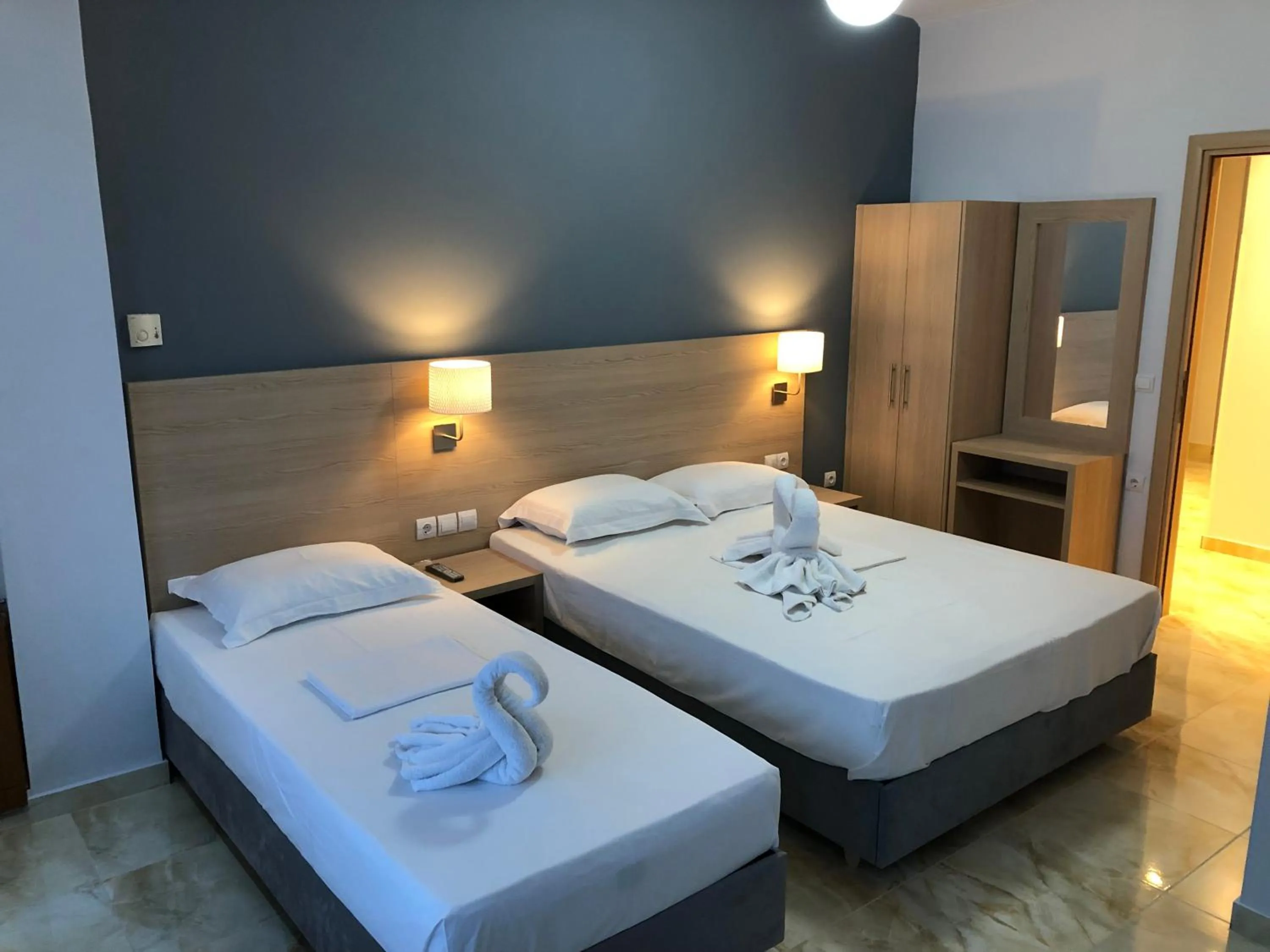 Bed in Thalassa view