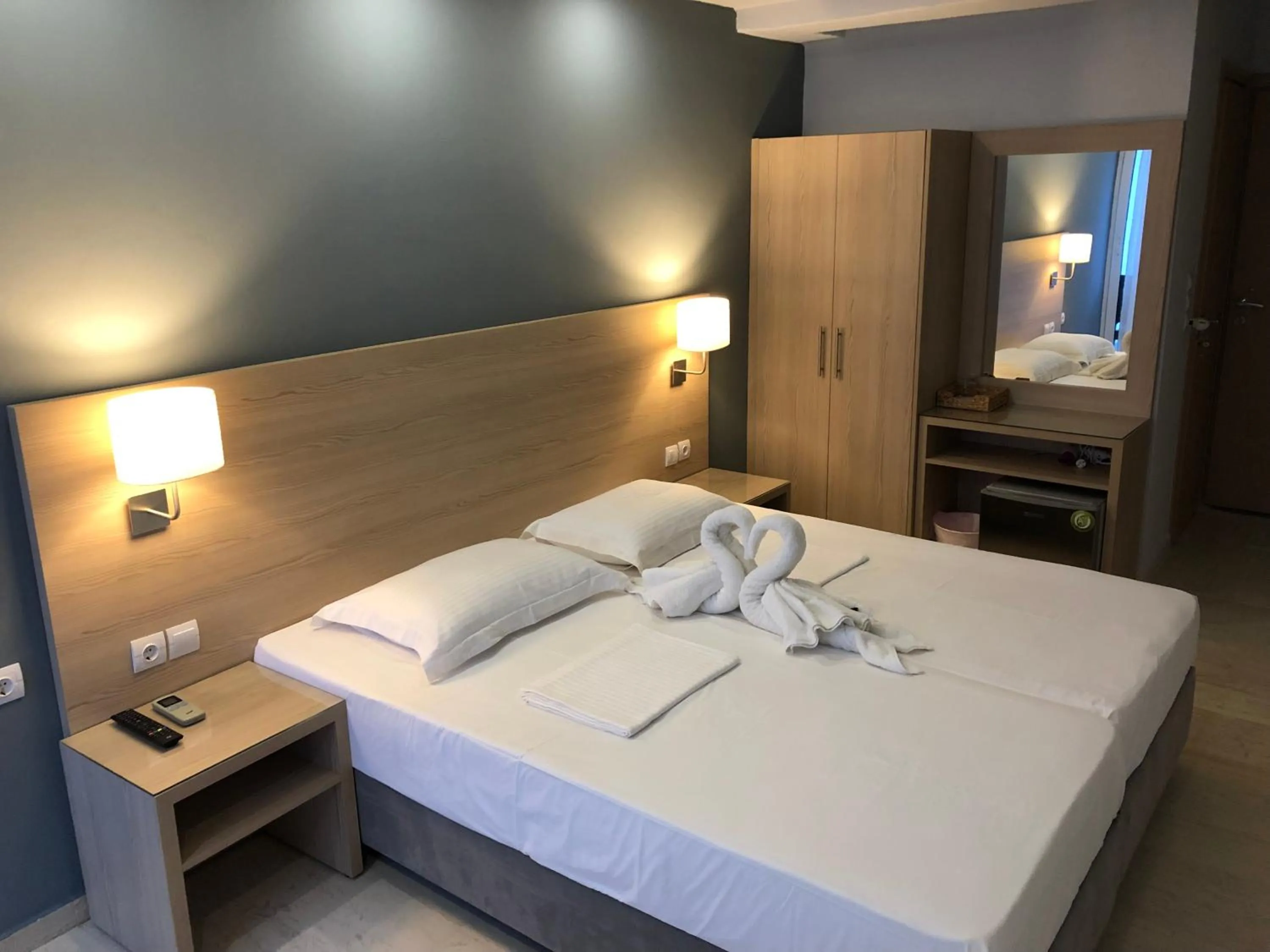 Bed in Thalassa view