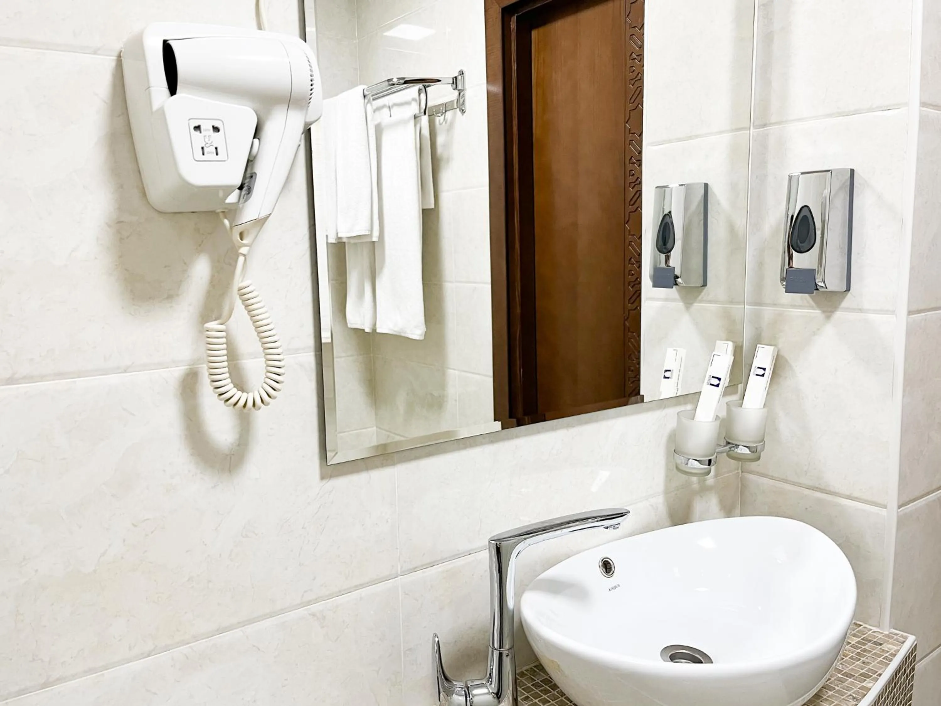 Shower in Reikartz Xon Tashkent