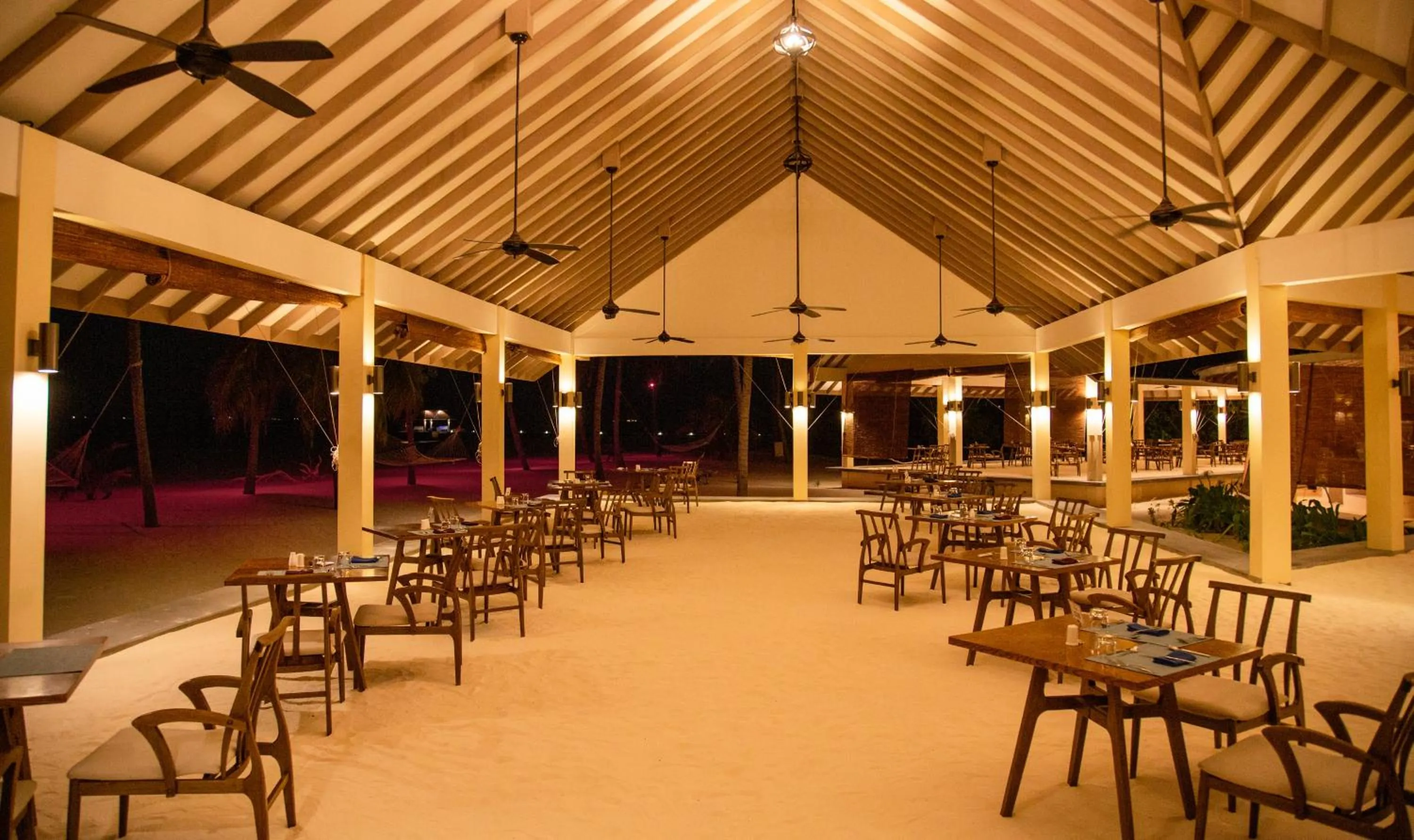 Restaurant/places to eat in Hondaafushi Island Resort