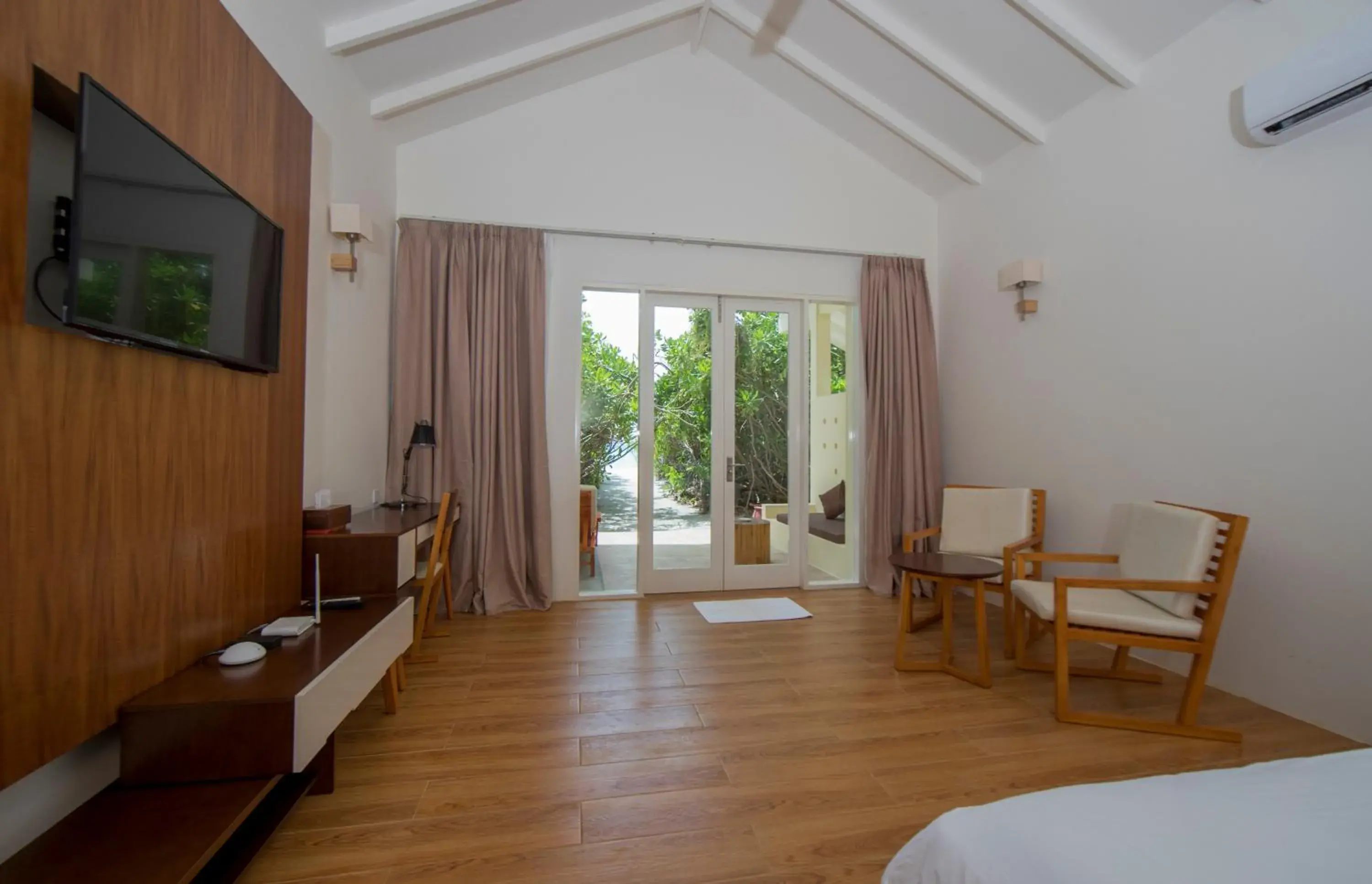 Deluxe Beach Bungalow - single occupancy - Beachfront (10% off on Spa Services, 15% off on Excursions & Free Early Check-In on Availability Basis) in Hondaafushi Island Resort Deluxe Beach Bungalow - single occupancy - Beachfront (10% off on Spa Services, 15% off on Excursions & Free Early Check-In on Availability Basis) in Hondaafushi Island Resort