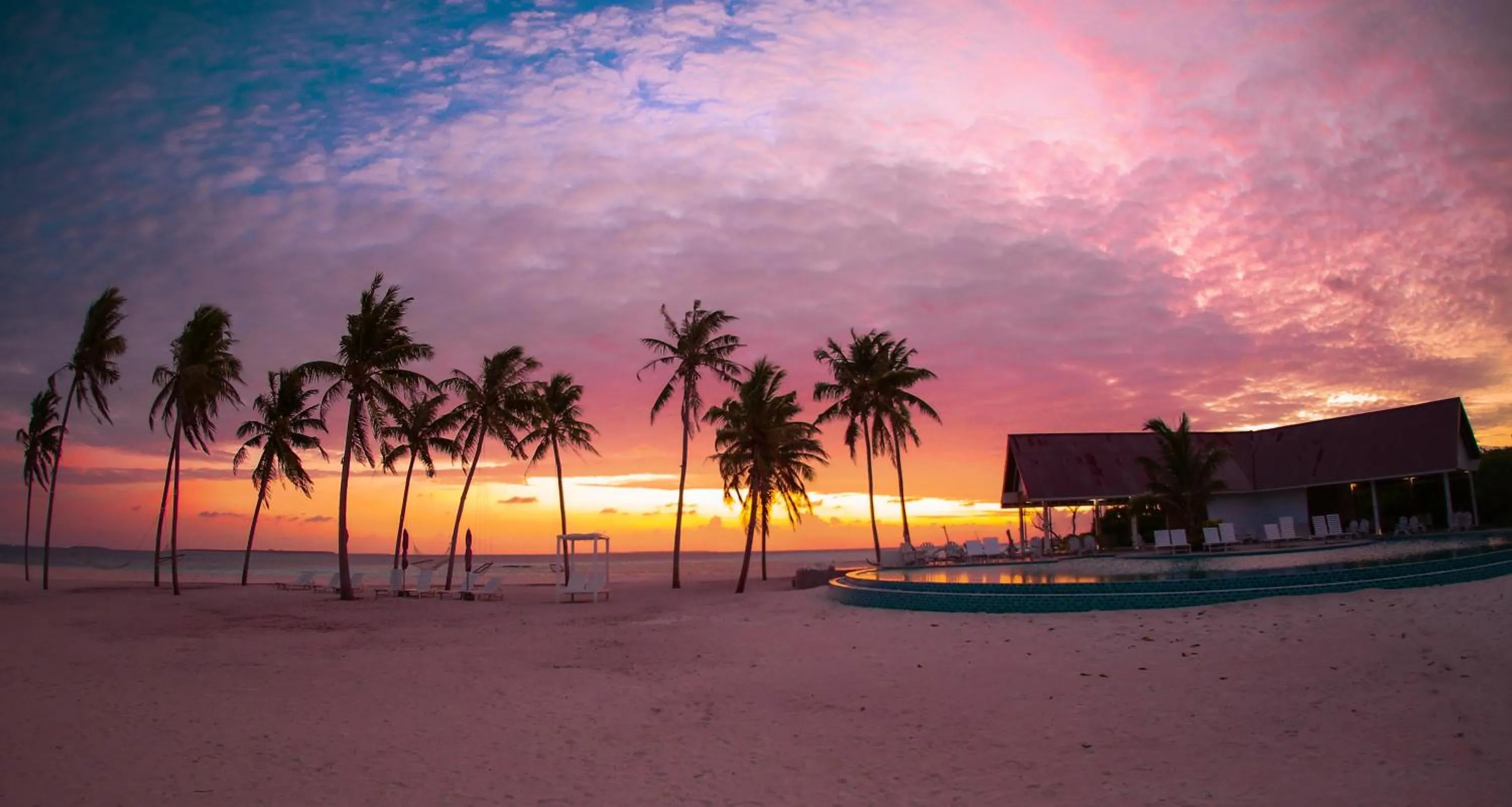 Swimming pool in Hondaafushi Island Resort