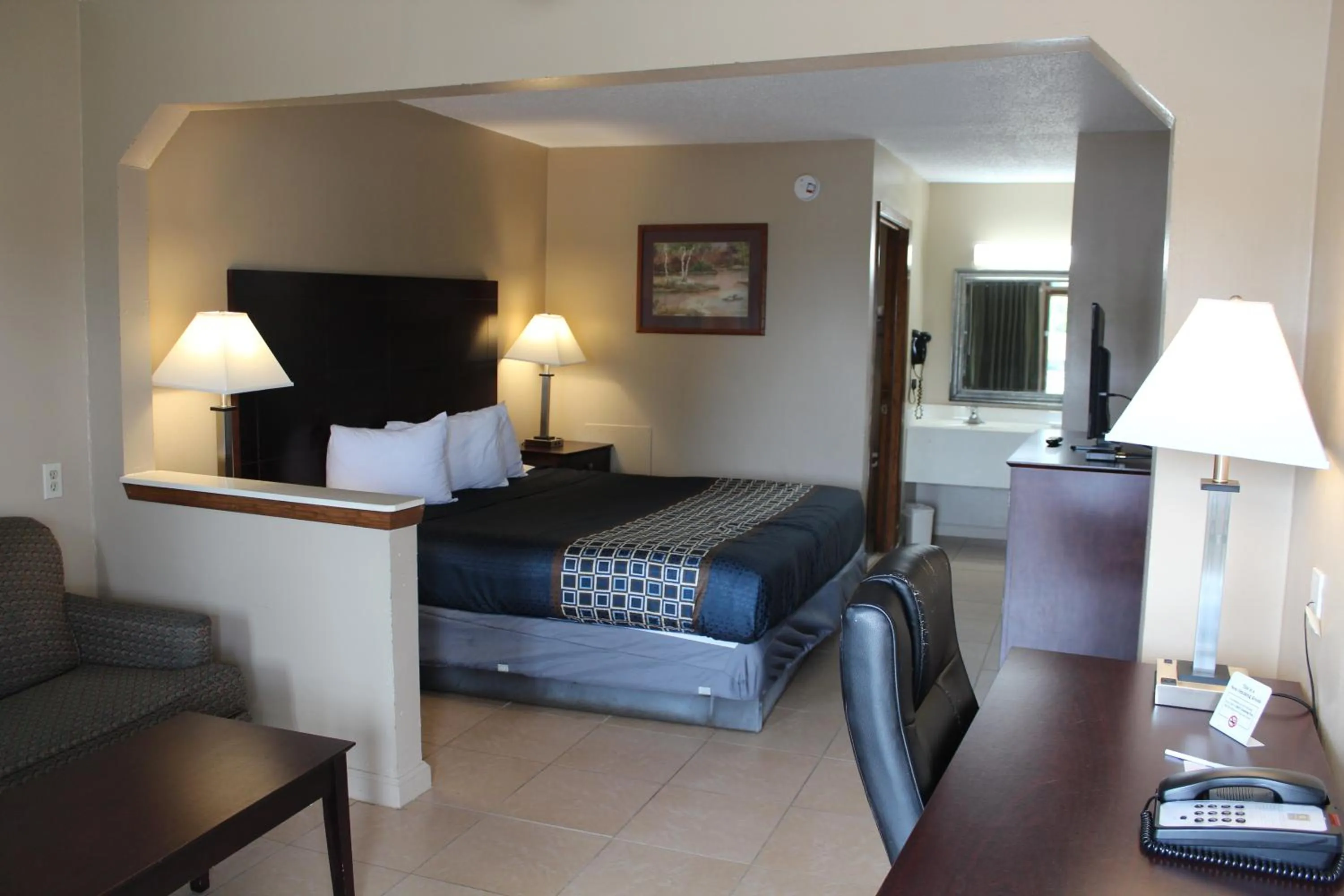 Photo of the whole room, Bed in Highland Inn Denham Springs Baton Rouge East