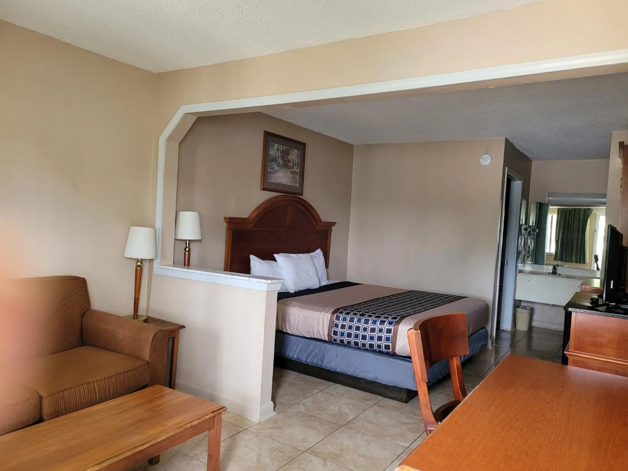 Photo of the whole room, Bed in Highland Inn Denham Springs Baton Rouge East