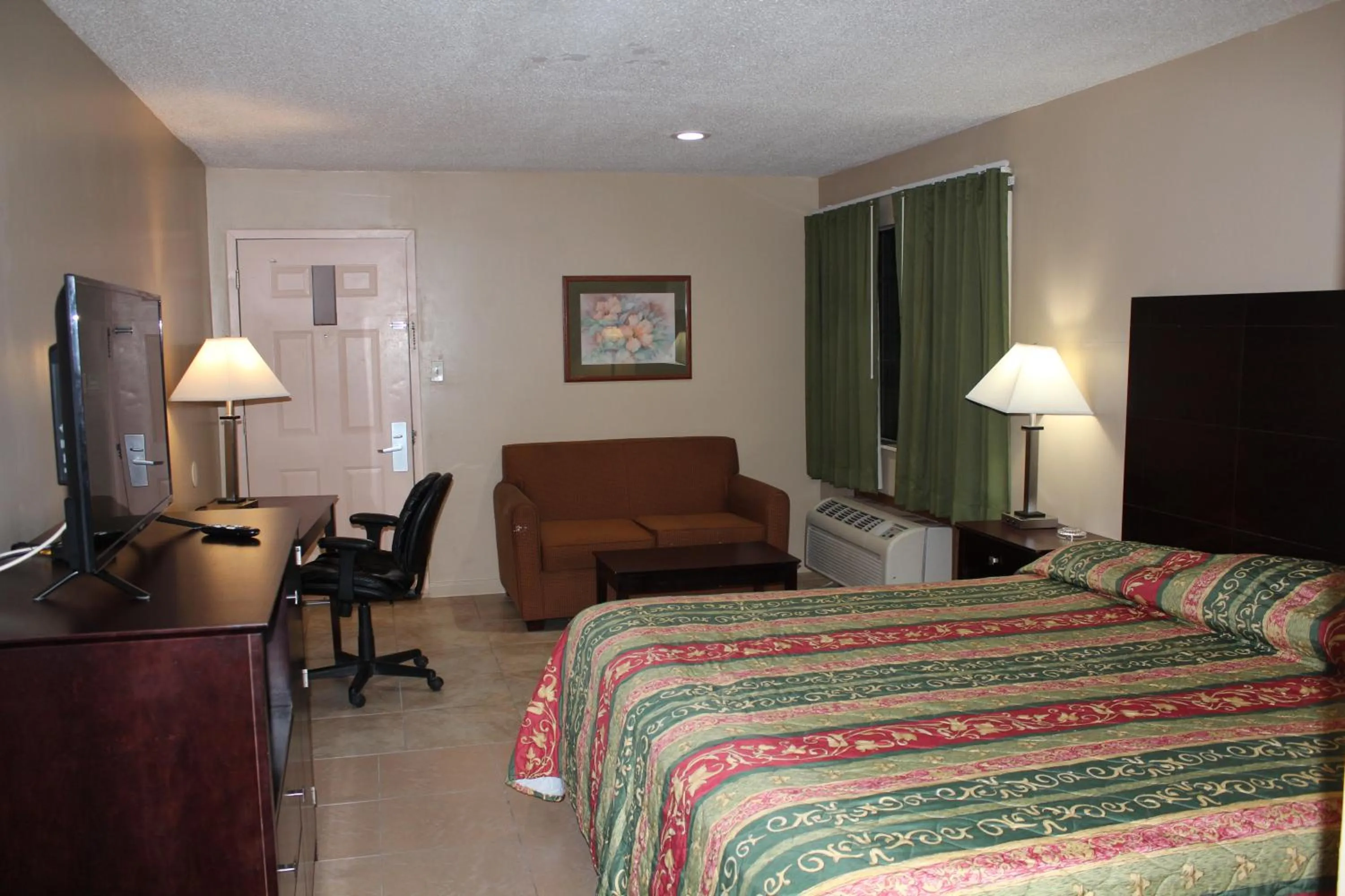 Photo of the whole room, Bed in Highland Inn Denham Springs Baton Rouge East
