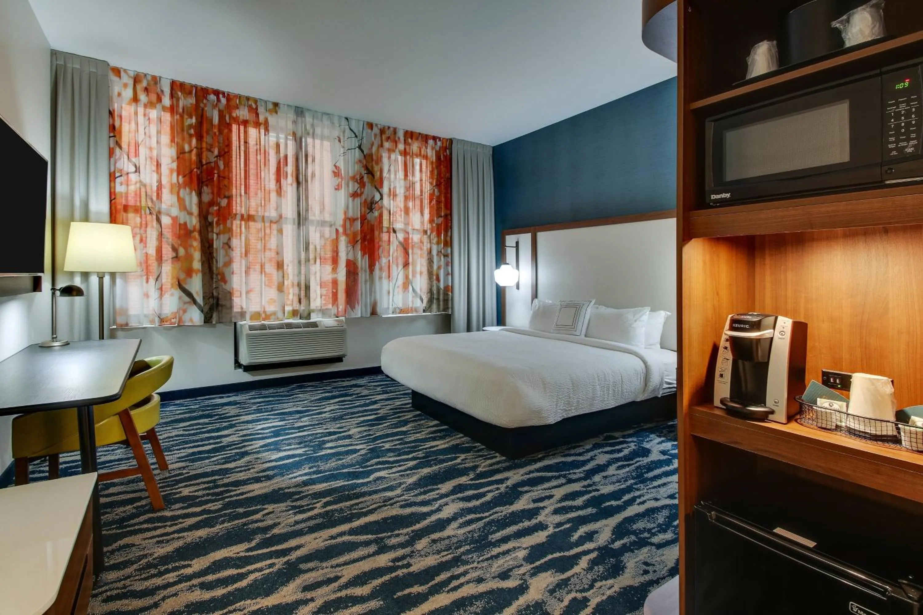 Photo of the whole room, Bed in Fairfield Inn & Suites by Marriott Birmingham Downtown