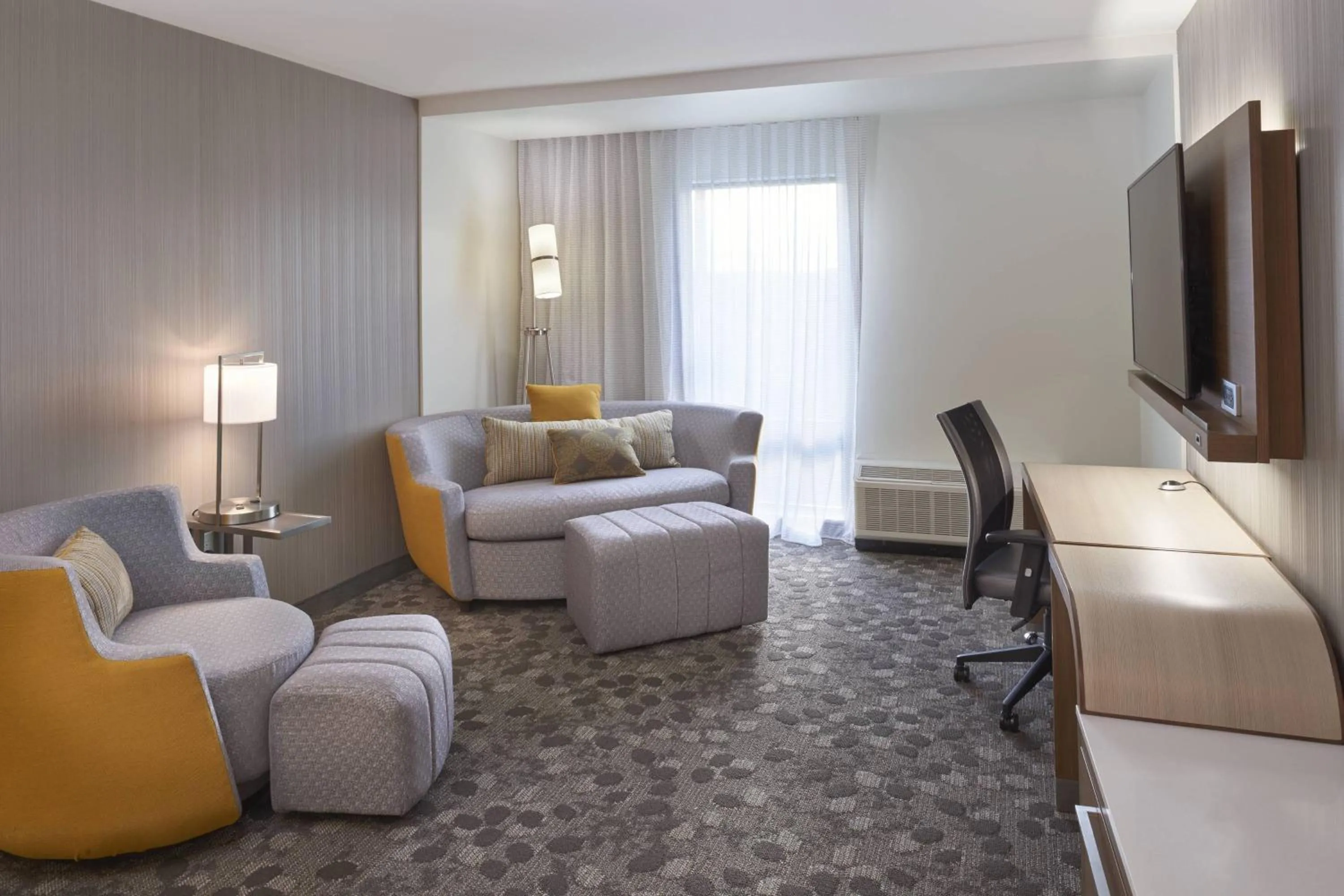 Living room in Courtyard by Marriott Jackson