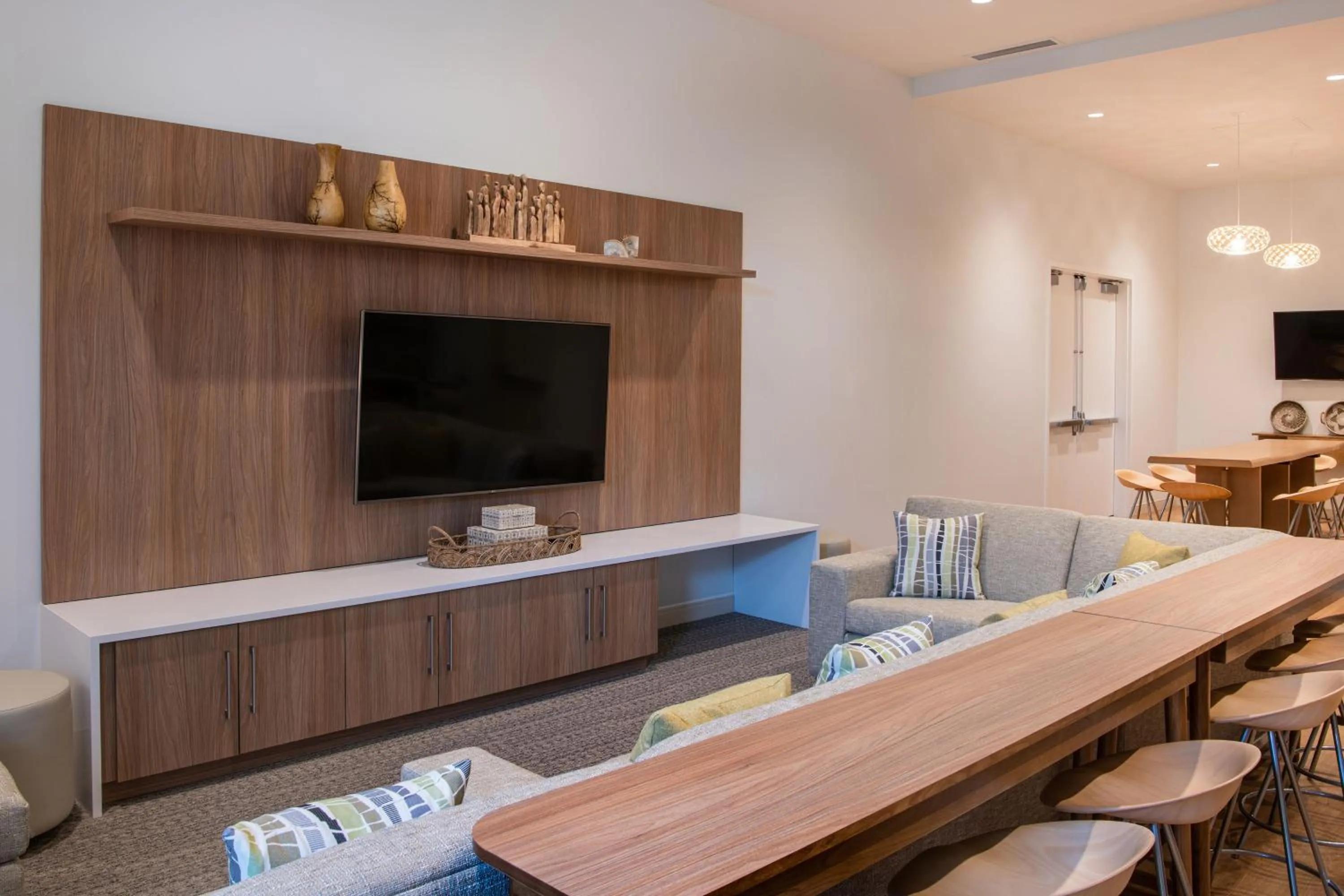 Photo of the whole room in Element Scottsdale at SkySong