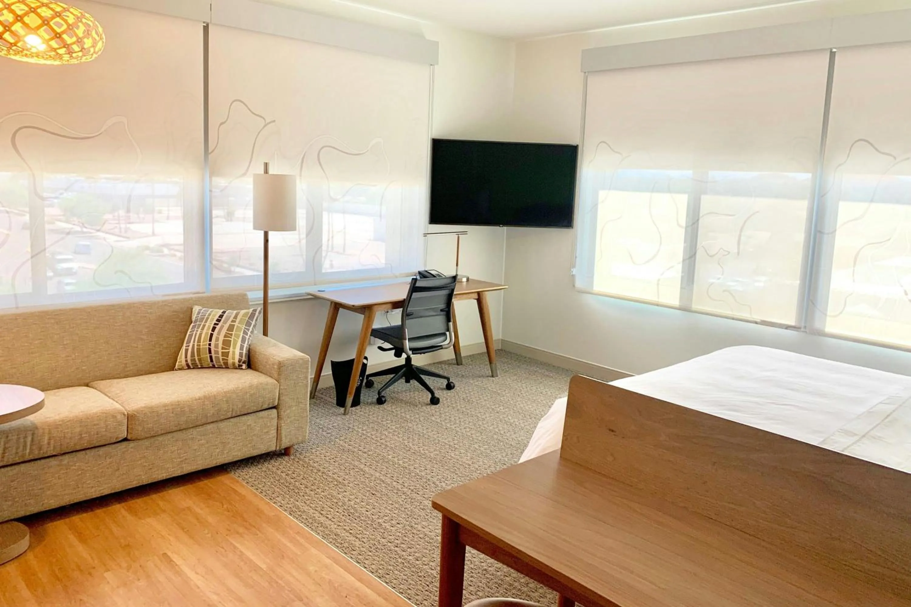 Photo of the whole room in Element Scottsdale at SkySong