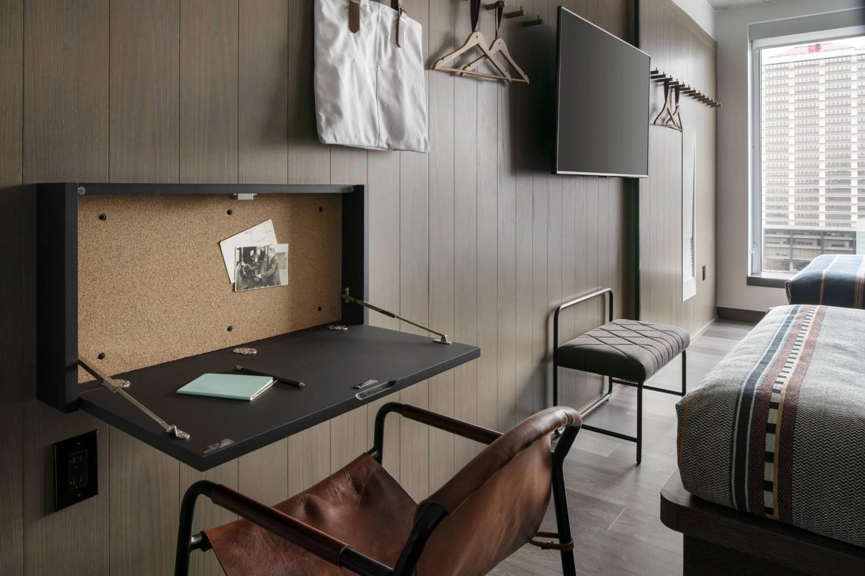 Photo of the whole room, Bed in Moxy Louisville Downtown