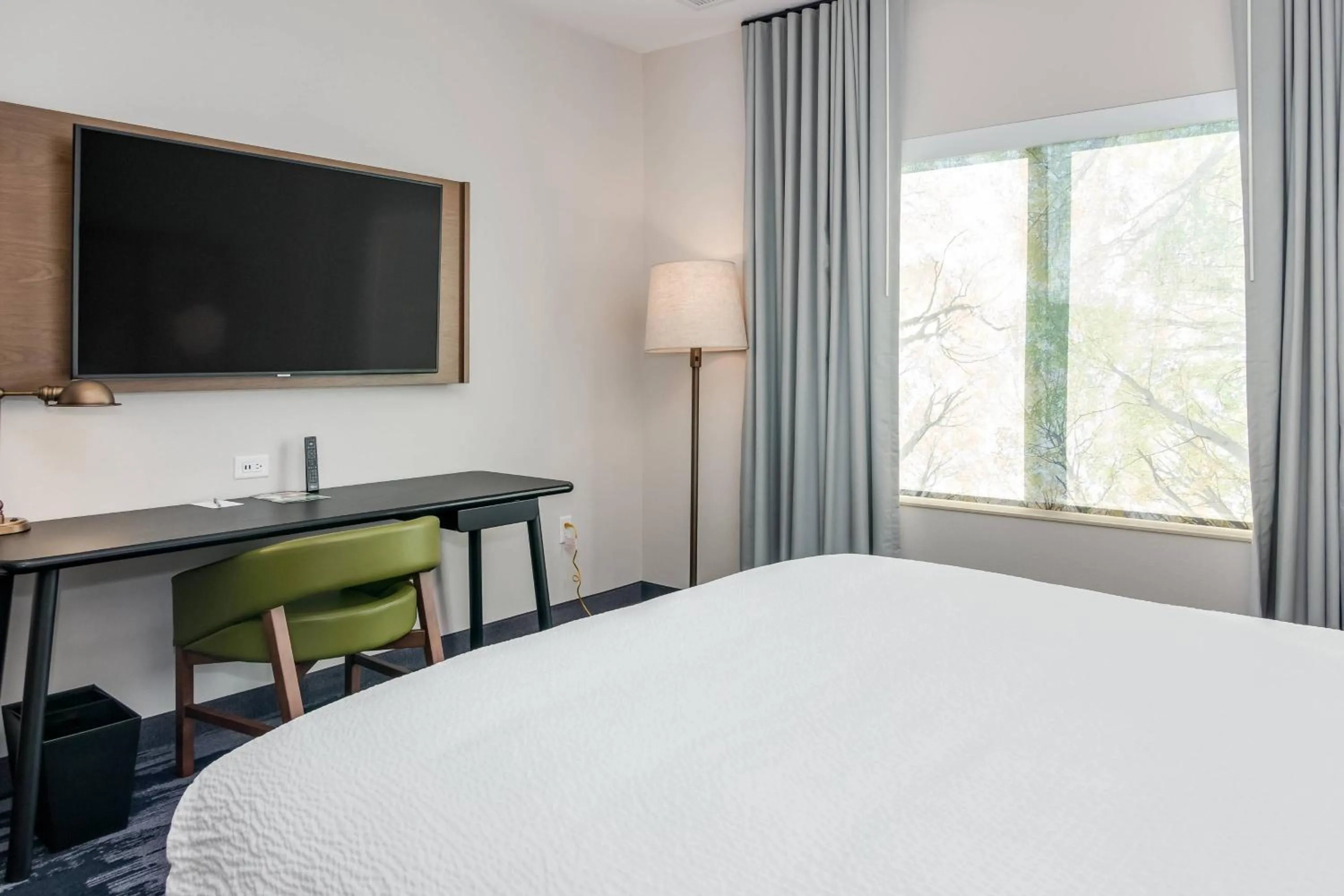 Photo of the whole room, Bed in Fairfield Inn & Suites by Marriott San Jose North/Silicon Valley