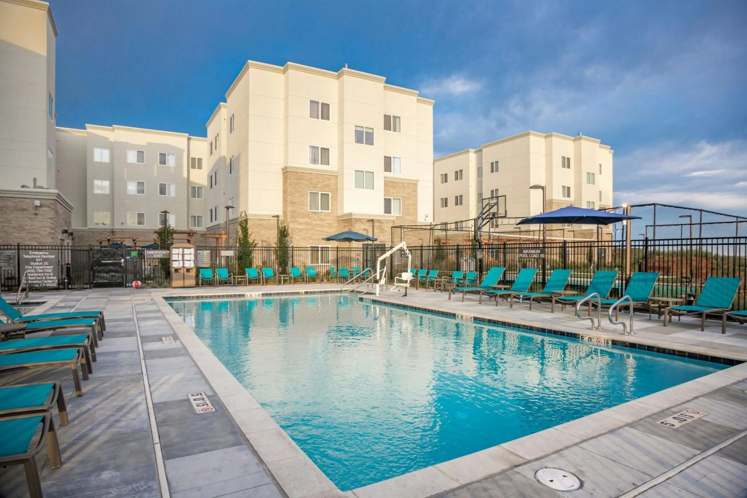 Swimming pool in Residence Inn by Marriott San Jose North/Silicon Valley