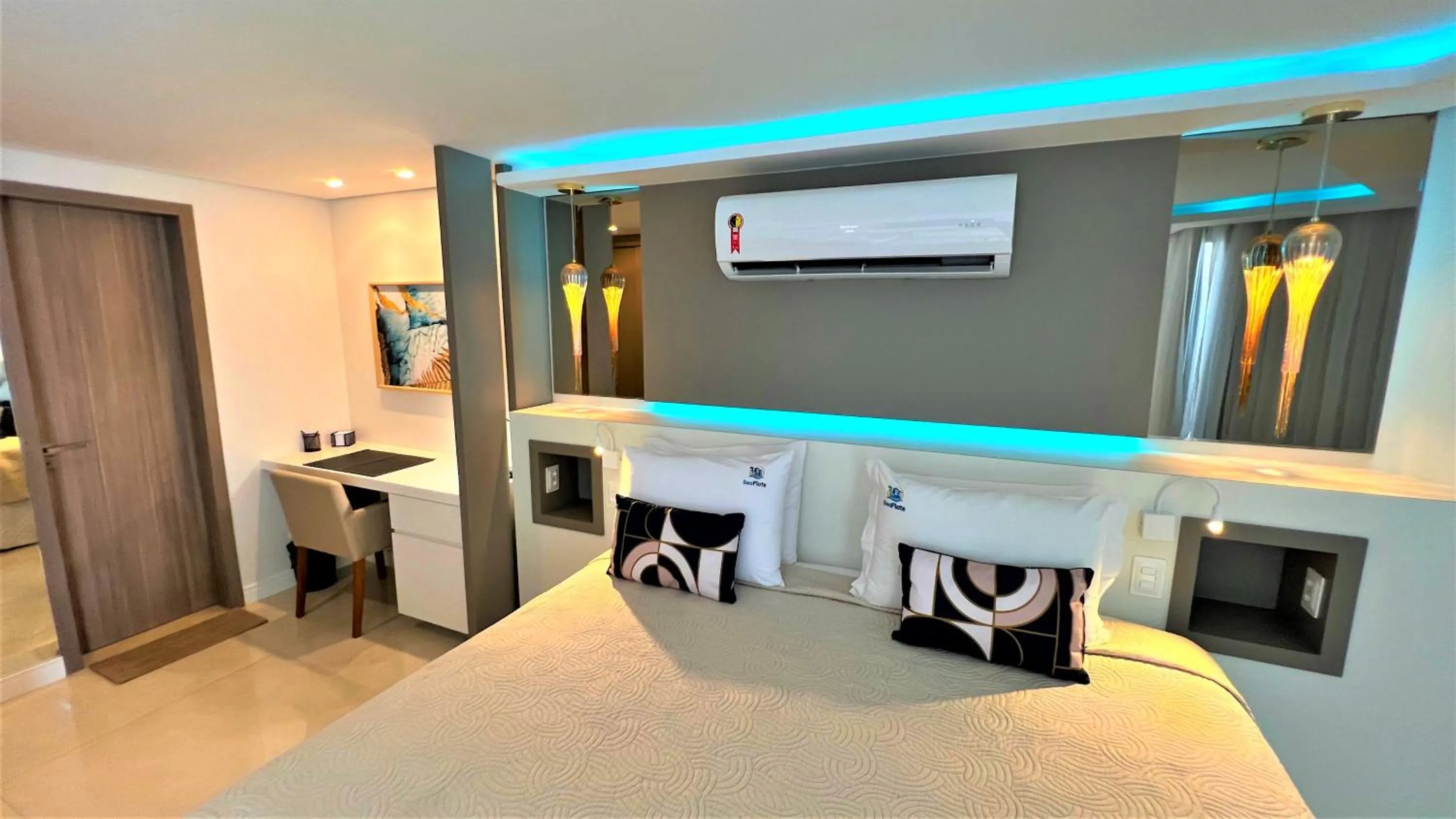 Photo of the whole room, Bed in Seaflats Iate Plaza Hotel