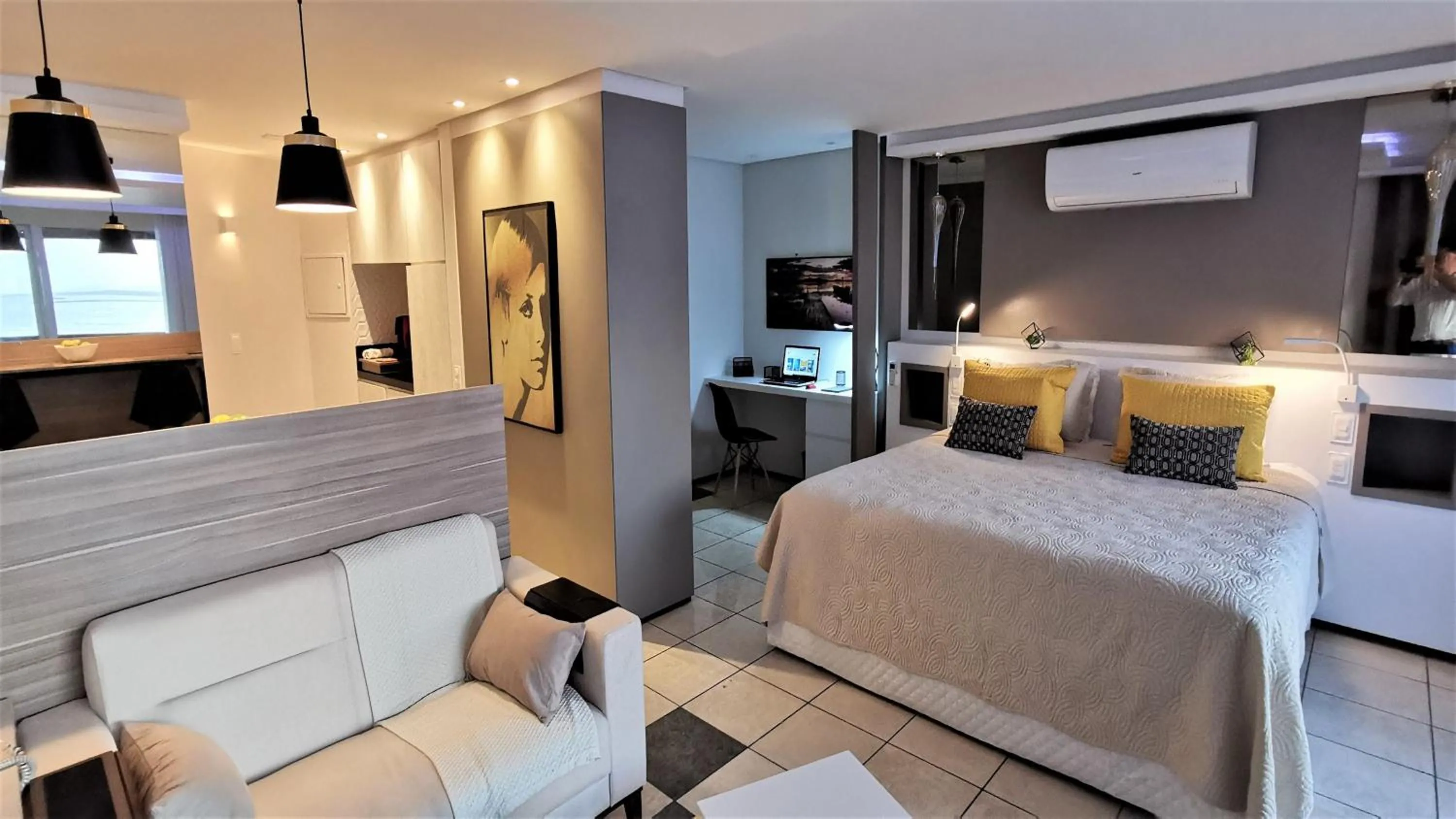 Photo of the whole room, Bed in Seaflats Iate Plaza Hotel