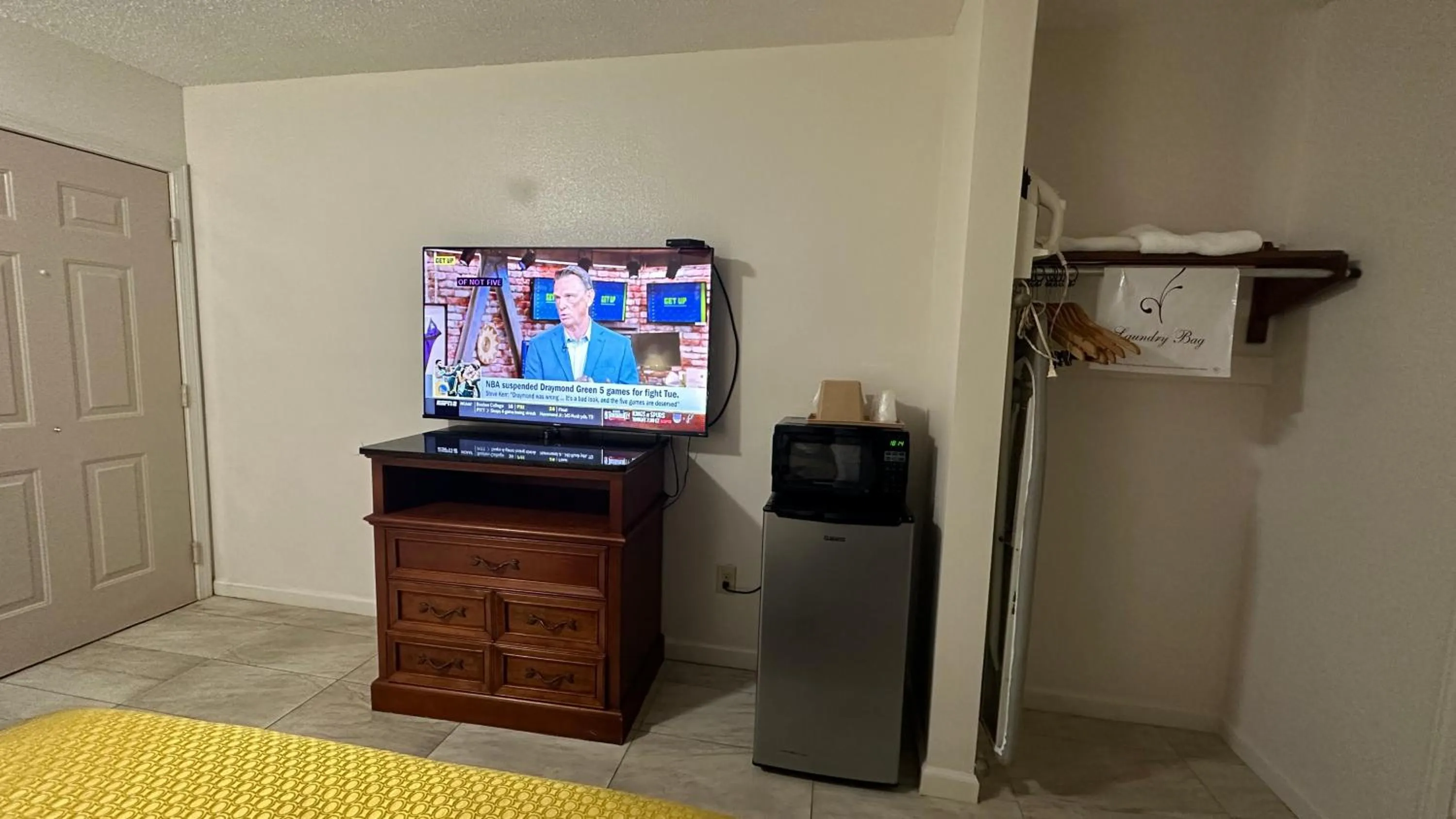 TV and multimedia in Carom Inn Denham Springs-BatonRouge