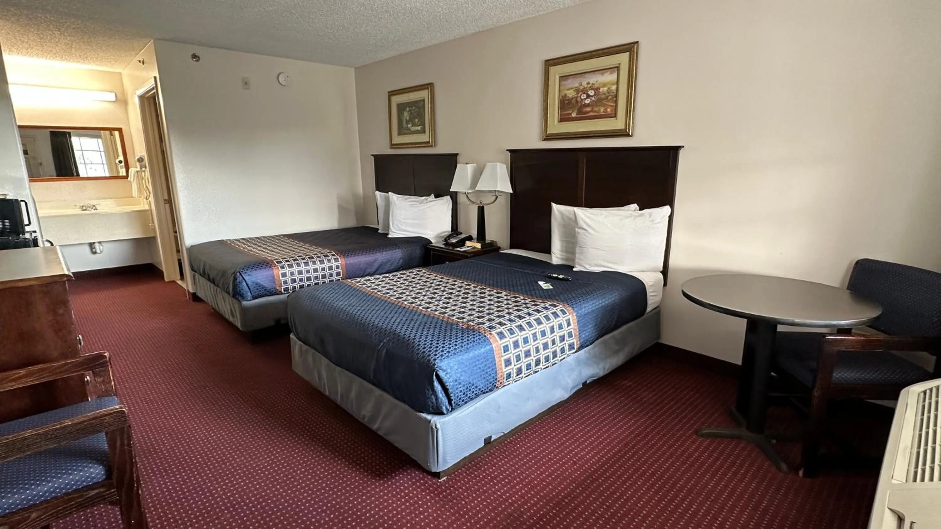 Bed in Carom Inn Denham Springs-BatonRouge