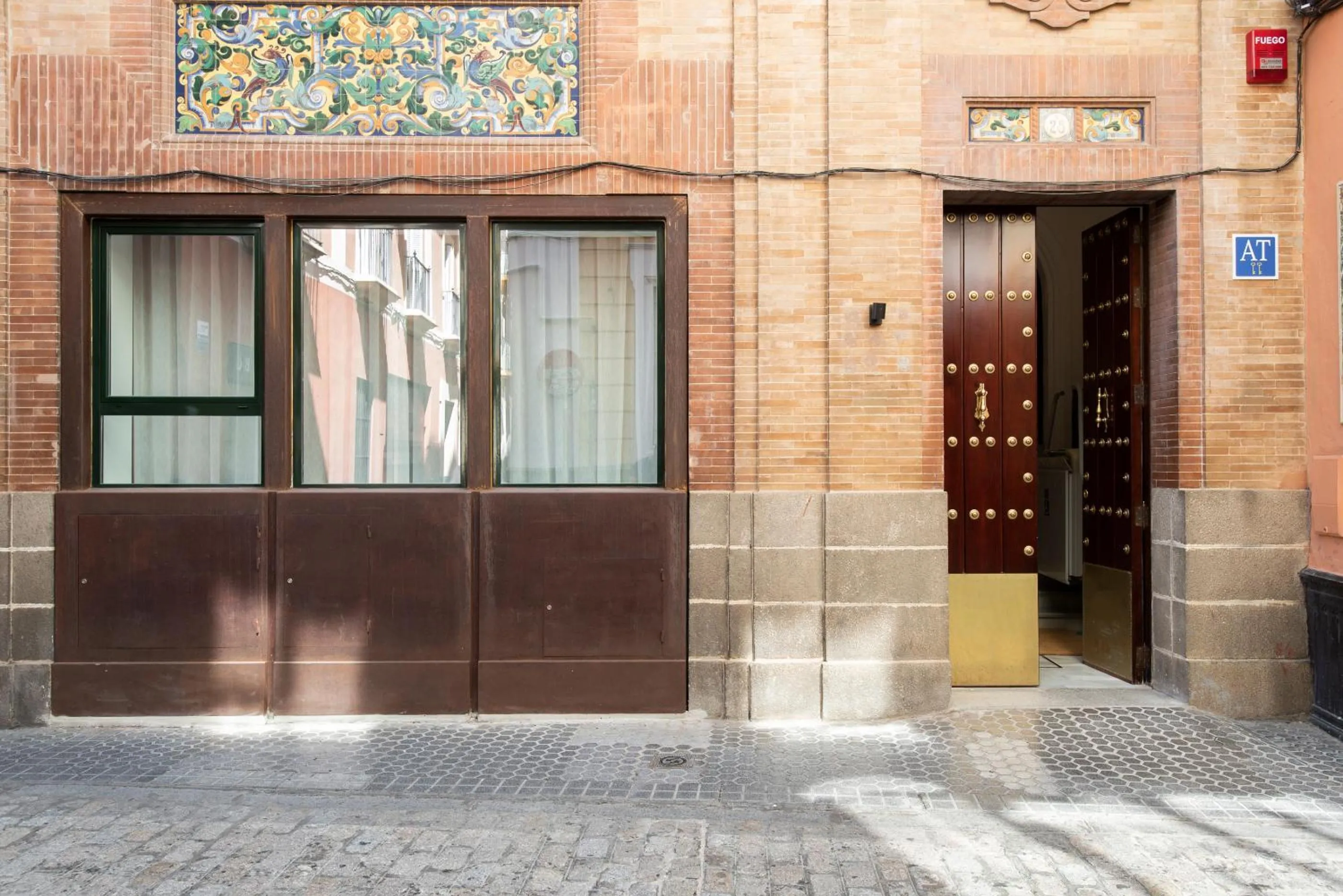 Property building in Casa Sevilla 1920 Suites by Época