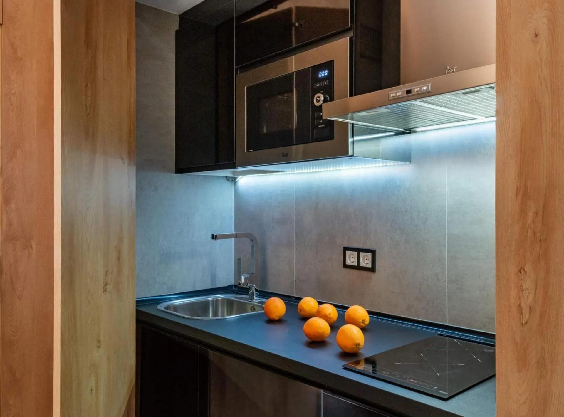 Kitchen or kitchenette in Casa Sevilla 1920 Suites by Época