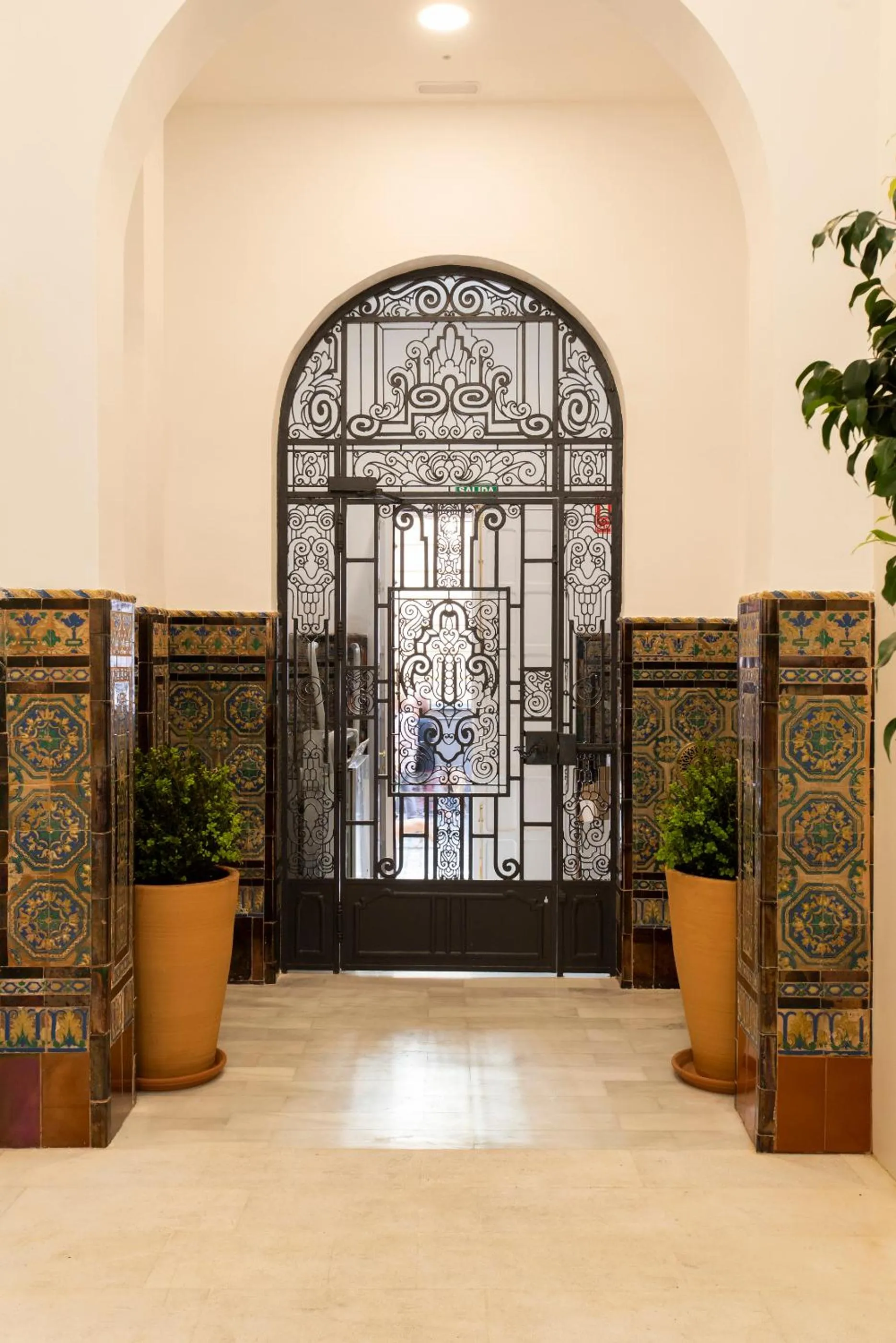 Facade/entrance in Casa Sevilla 1920 Suites by Época