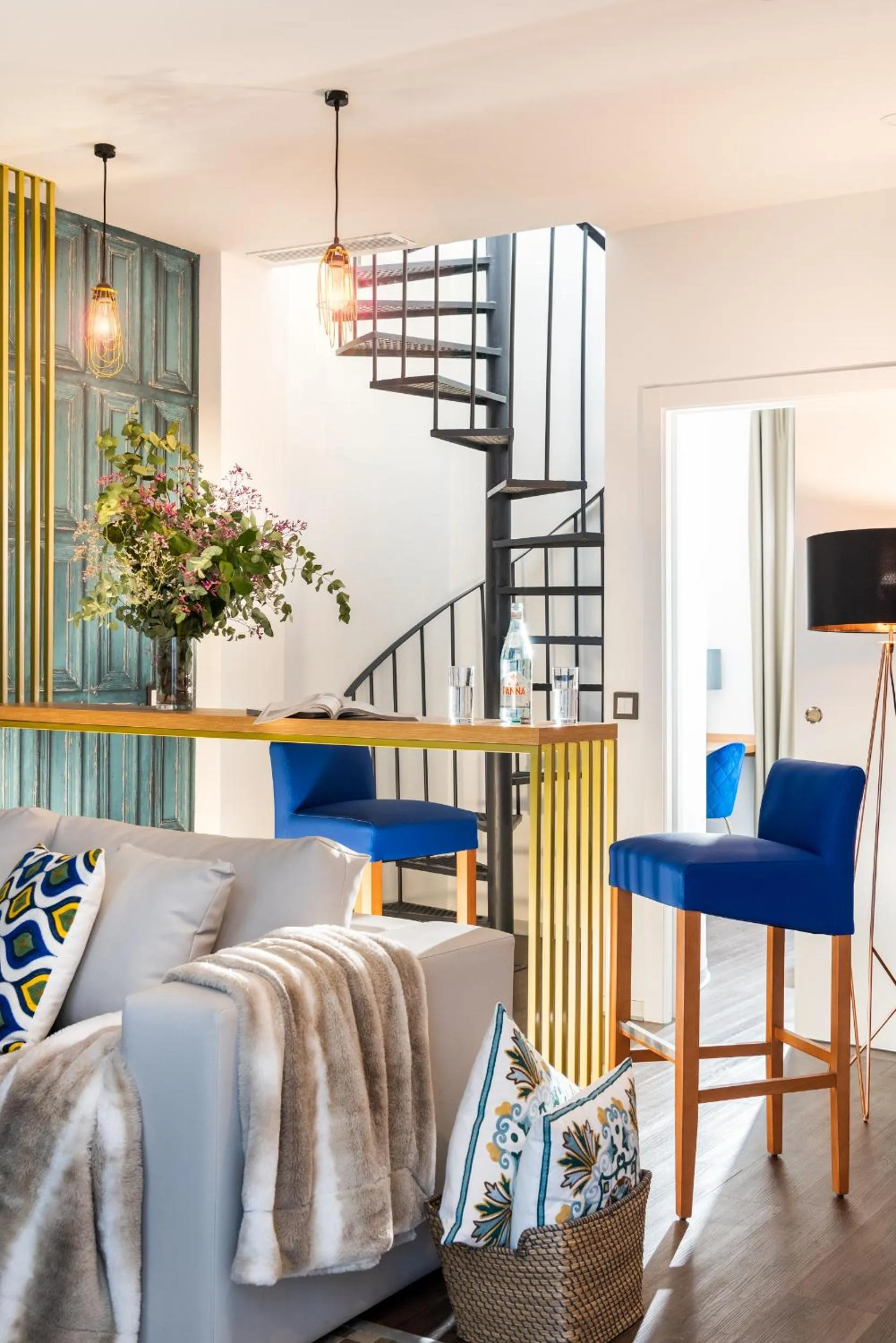 Living room in Casa Sevilla 1920 Suites by Época