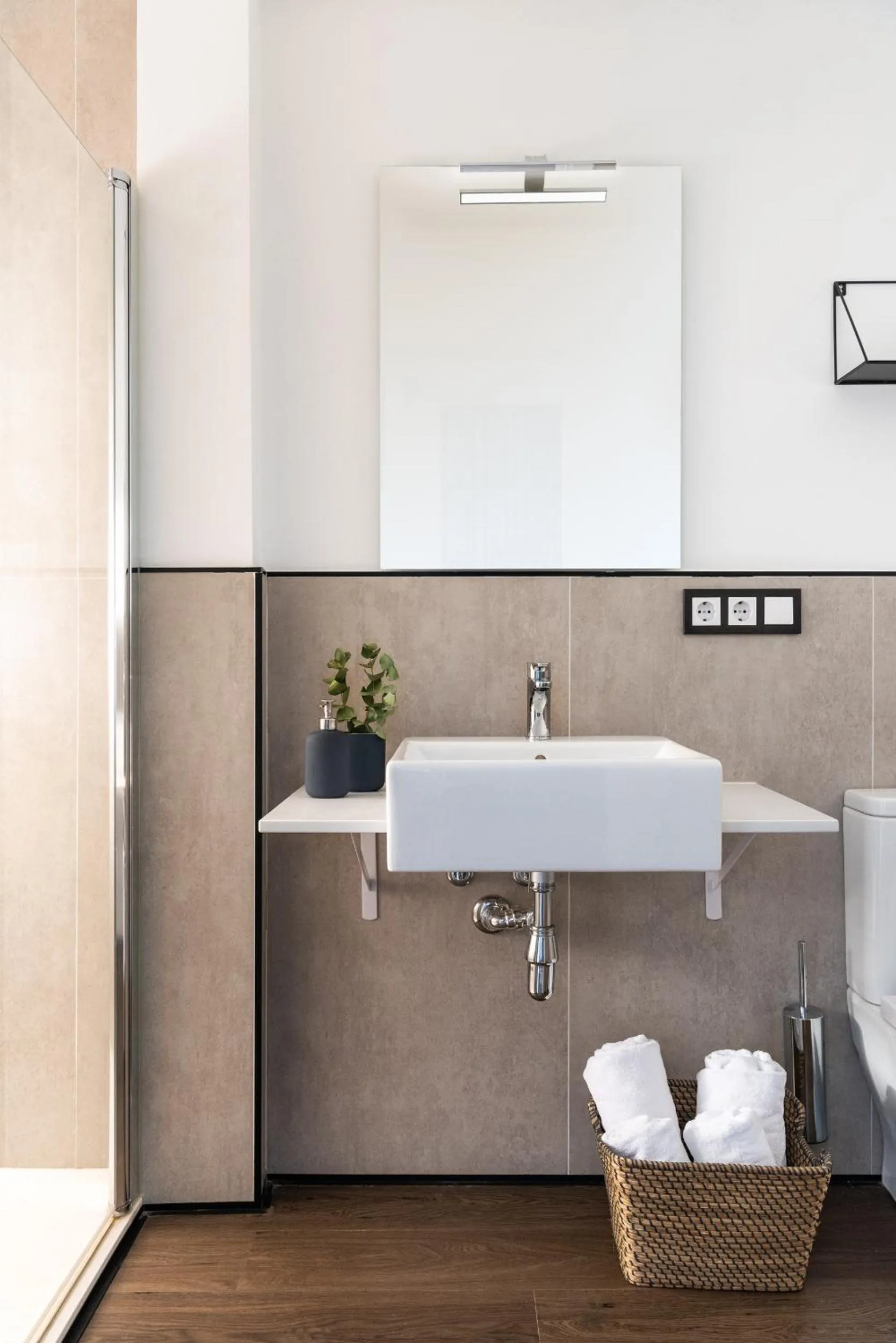 Shower in Casa Sevilla 1920 Suites by Época