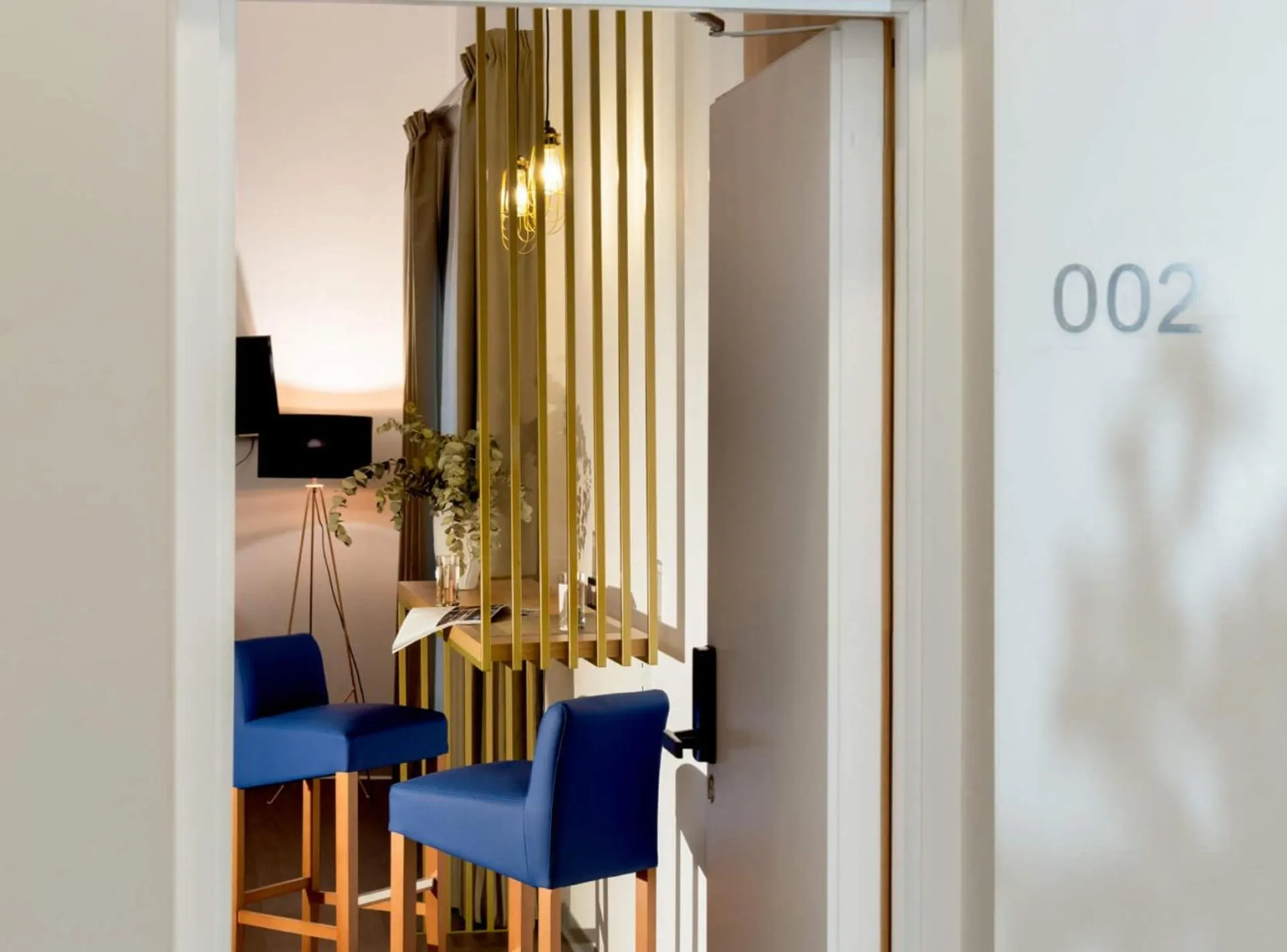 Dining area in Casa Sevilla 1920 Suites by Época