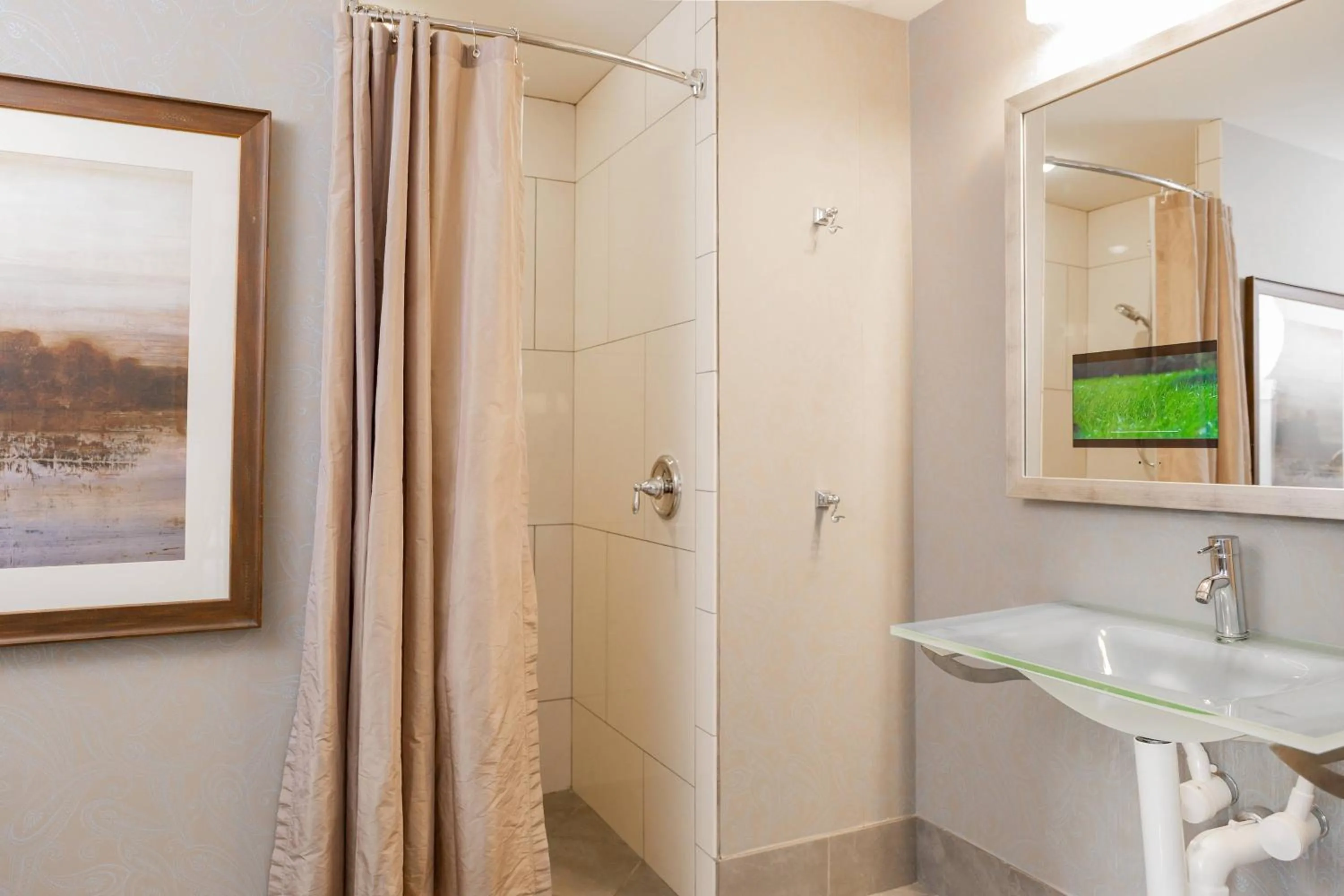 Bathroom in Hotel Blackhawk, Autograph Collection