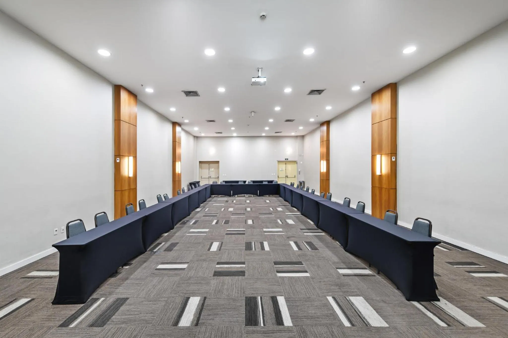 Meeting/conference room in Staybridge Suites São Paulo by IHG