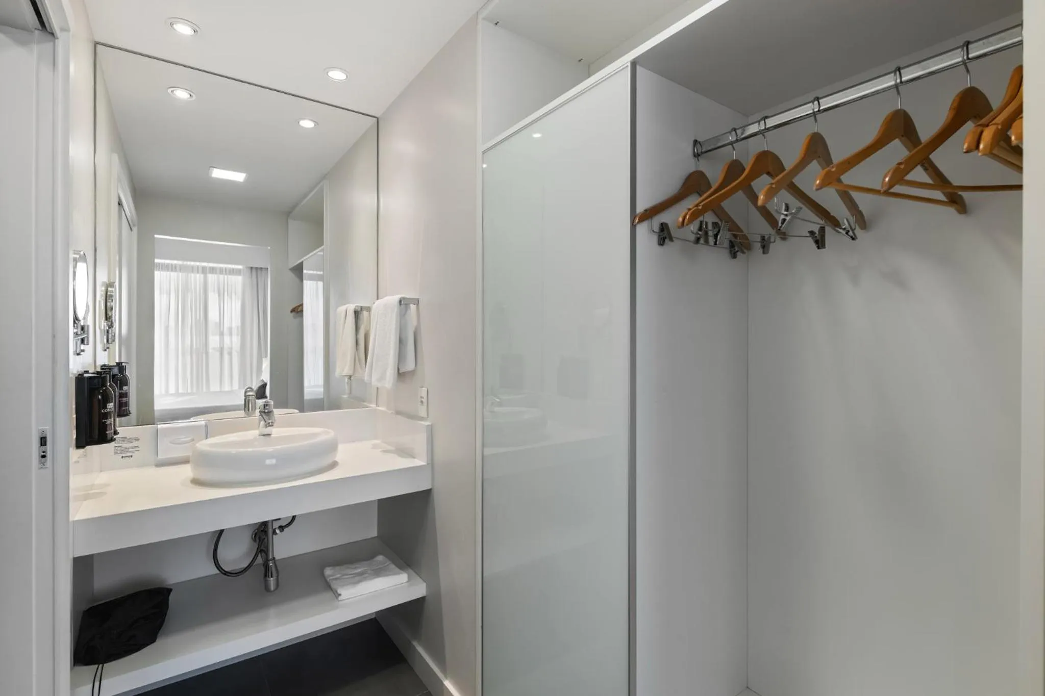 Bathroom in Staybridge Suites São Paulo by IHG