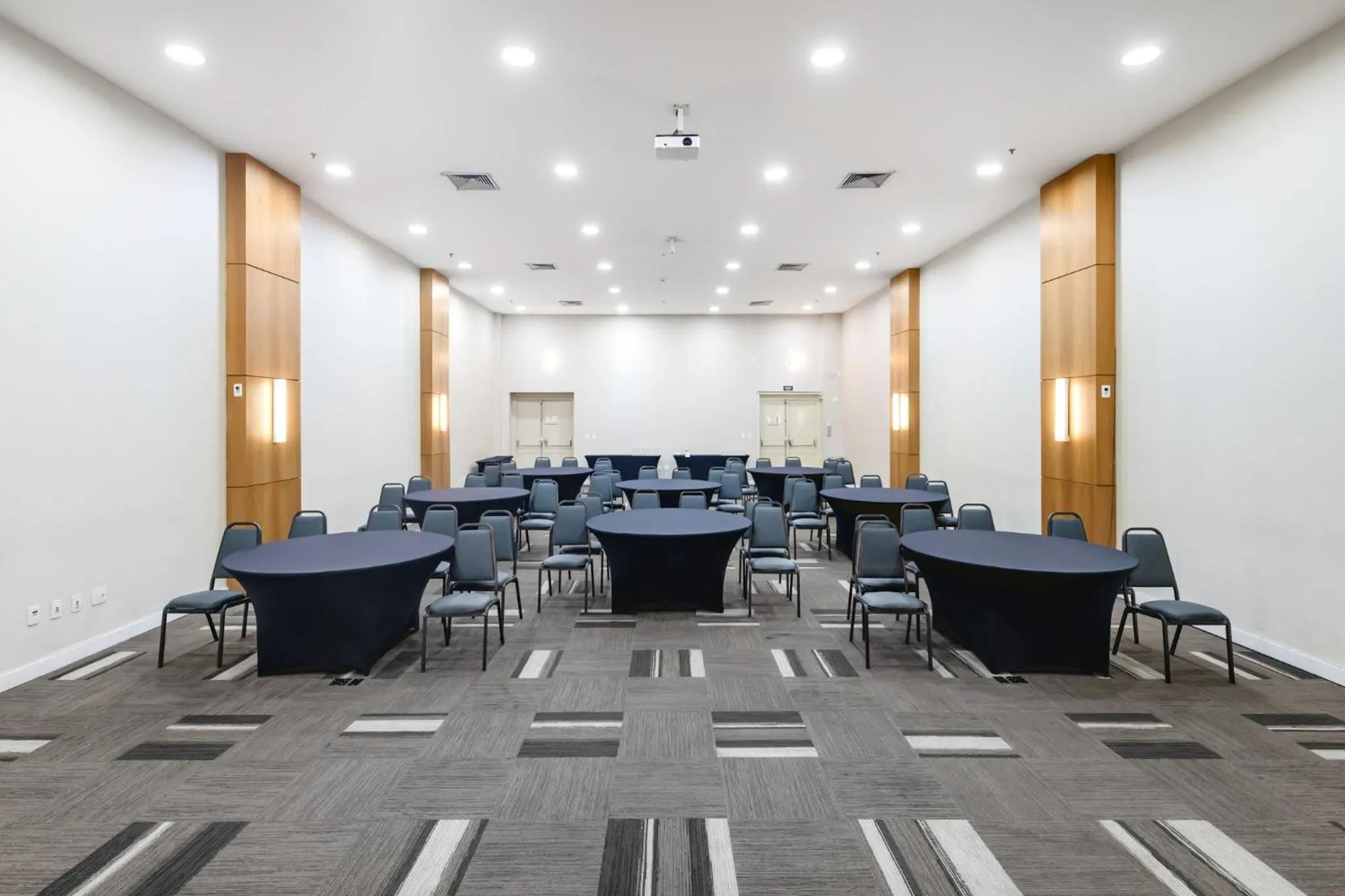 Meeting/conference room in Staybridge Suites São Paulo by IHG