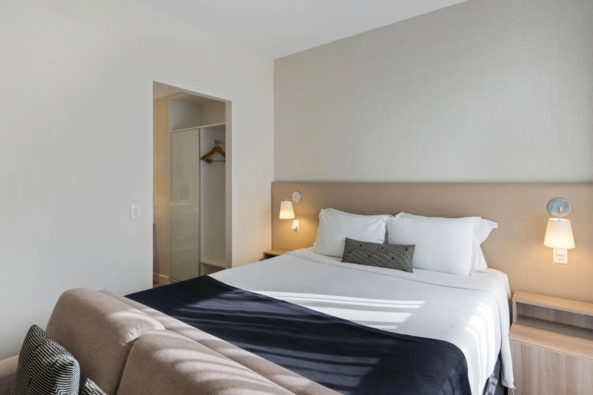 Bed in Staybridge Suites São Paulo by IHG