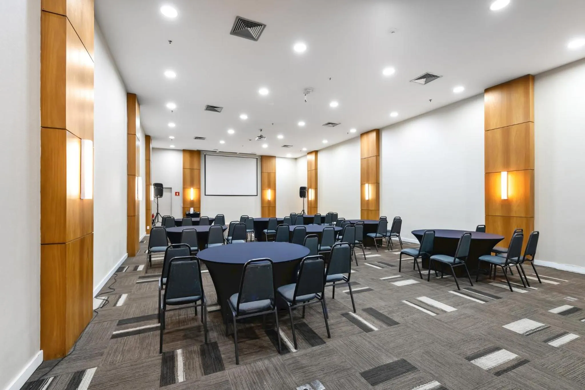 Meeting/conference room in Staybridge Suites São Paulo by IHG