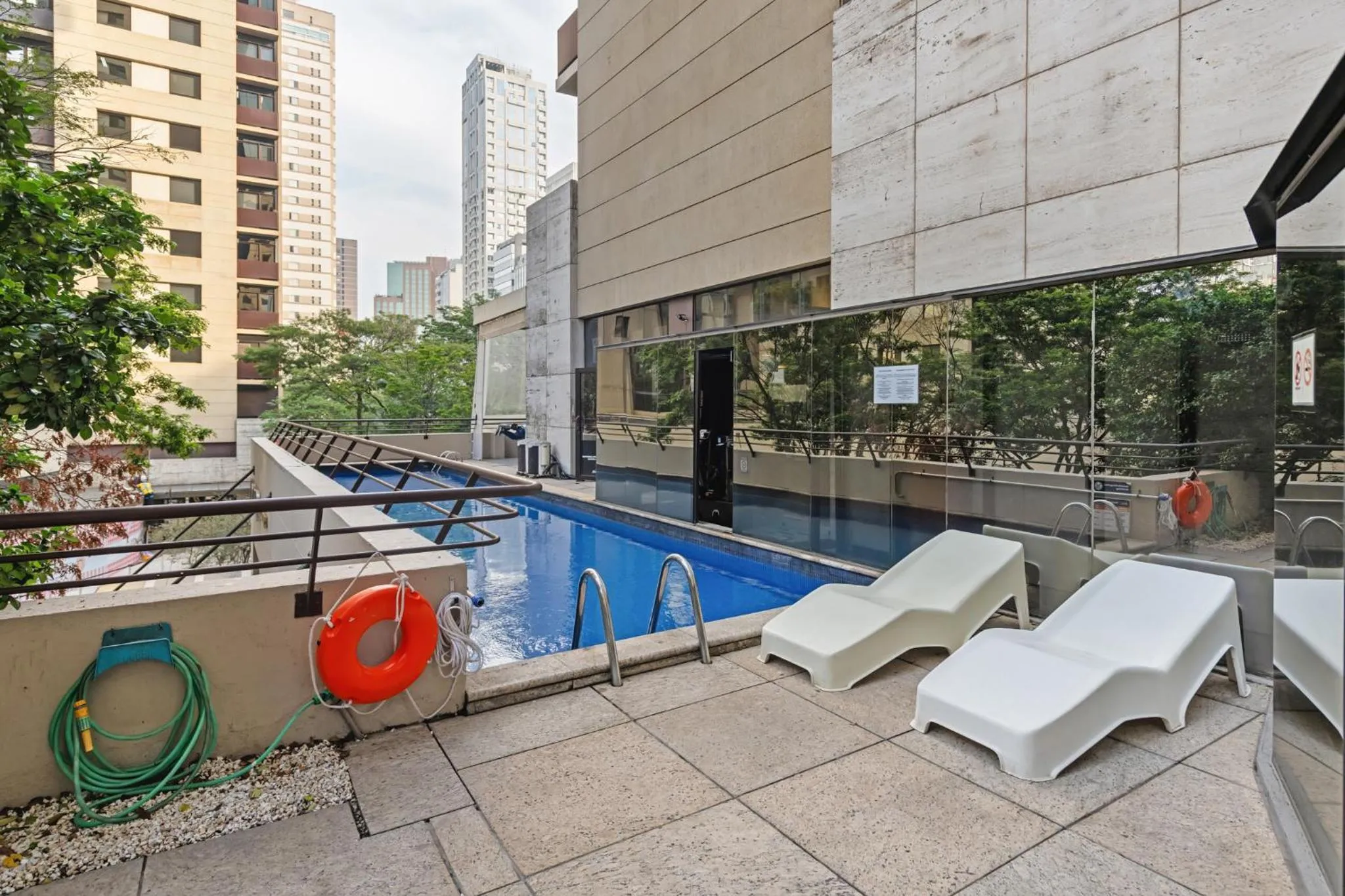 Swimming pool in Staybridge Suites São Paulo by IHG