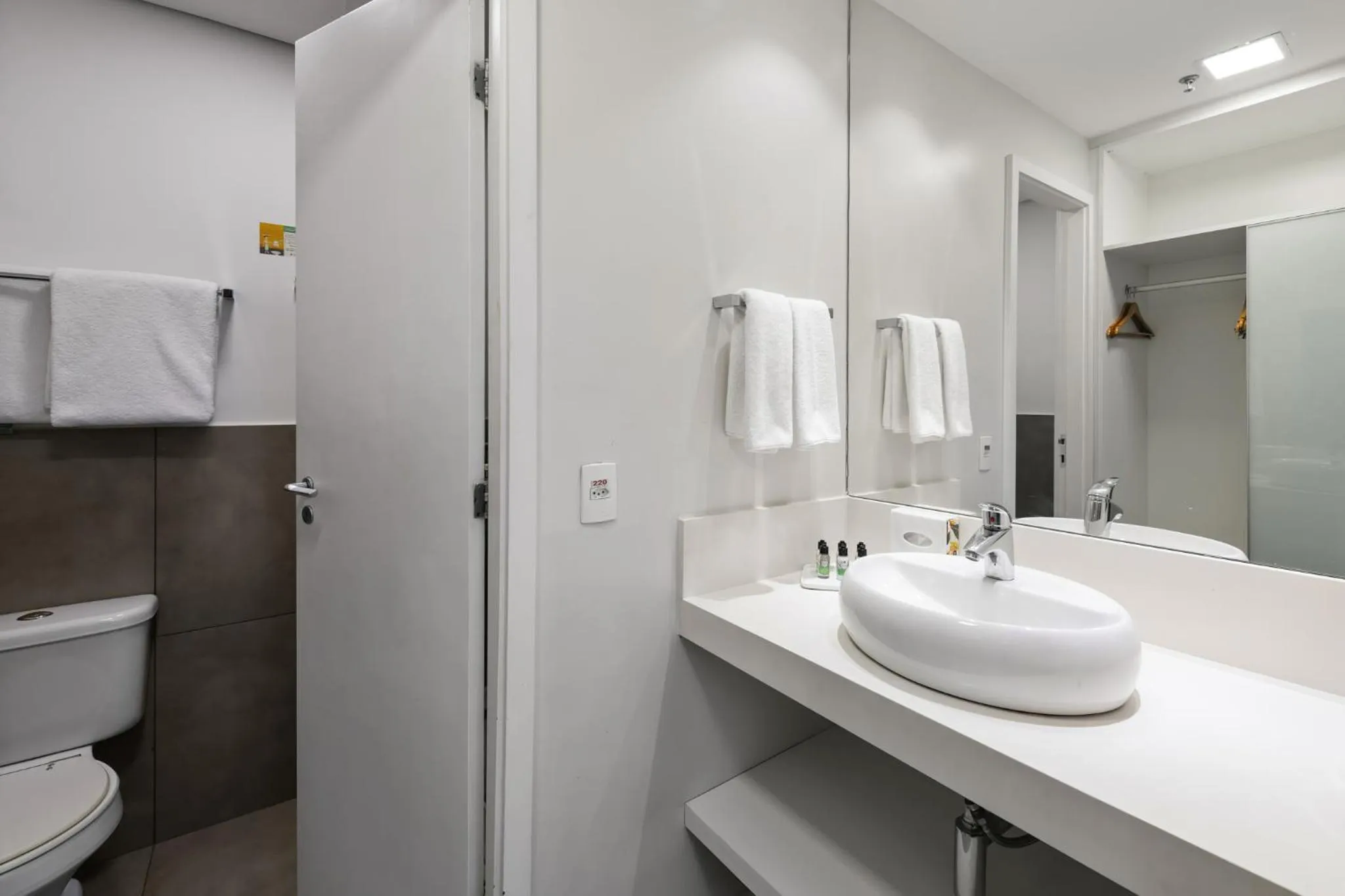 Bathroom in Staybridge Suites São Paulo by IHG