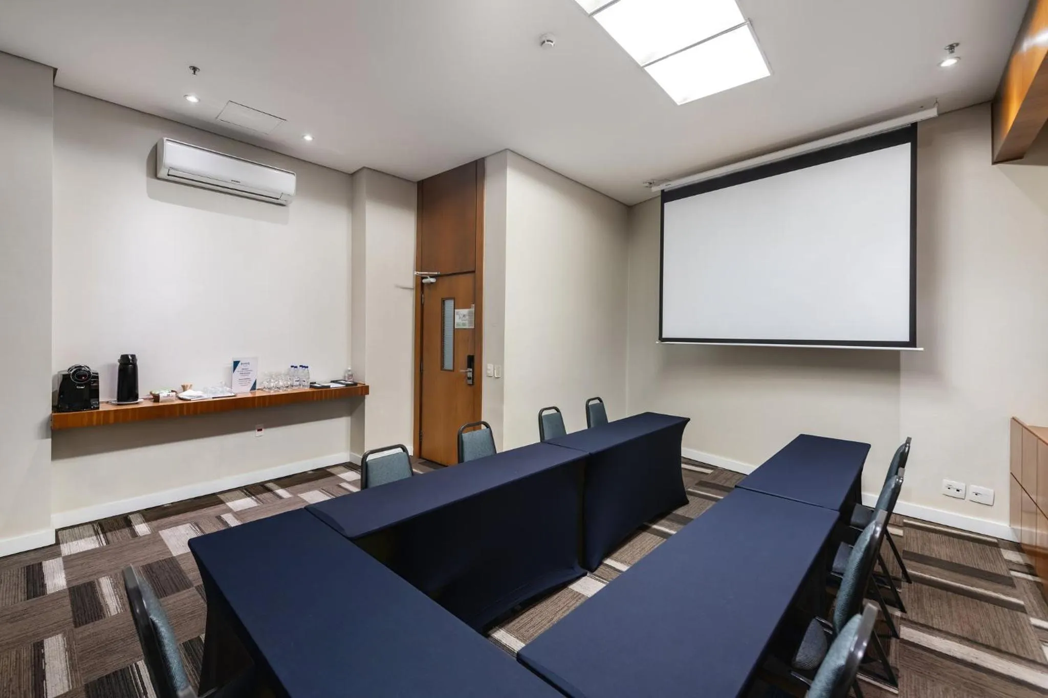 Meeting/conference room in Staybridge Suites São Paulo by IHG