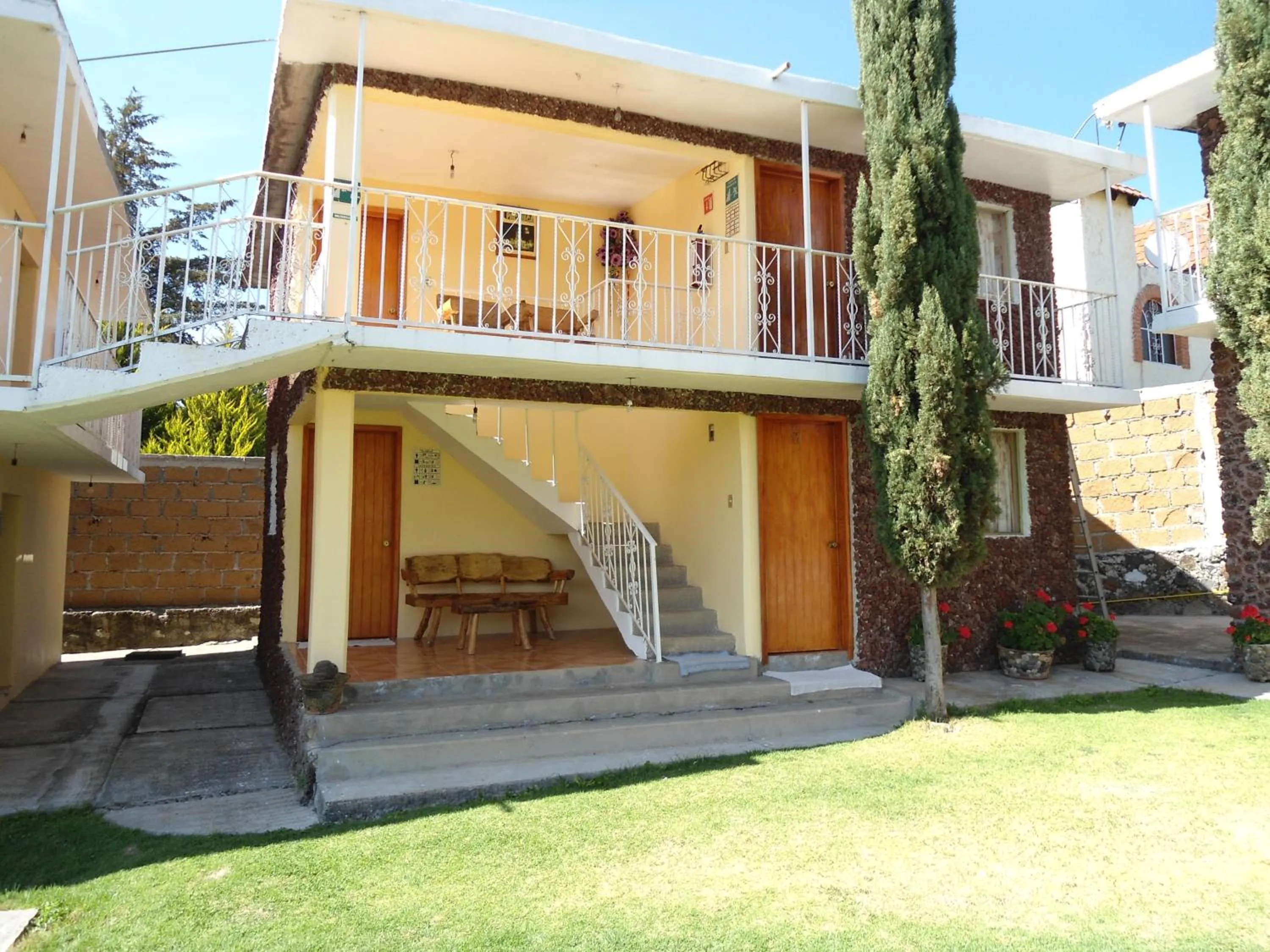 Facade/entrance in Posada Dos Hermanos