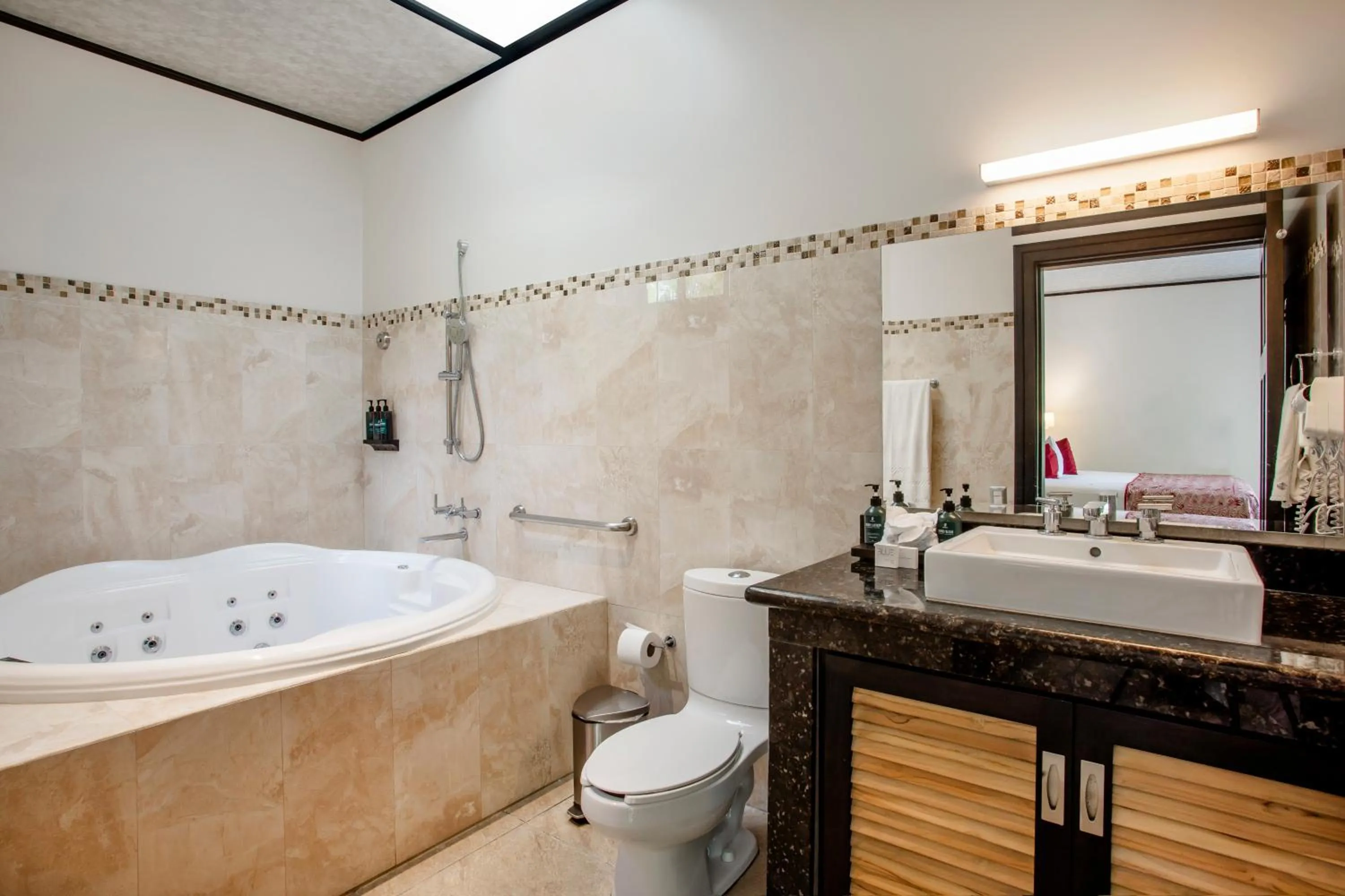 Shower in Arenal Manoa Resort & Hot Springs