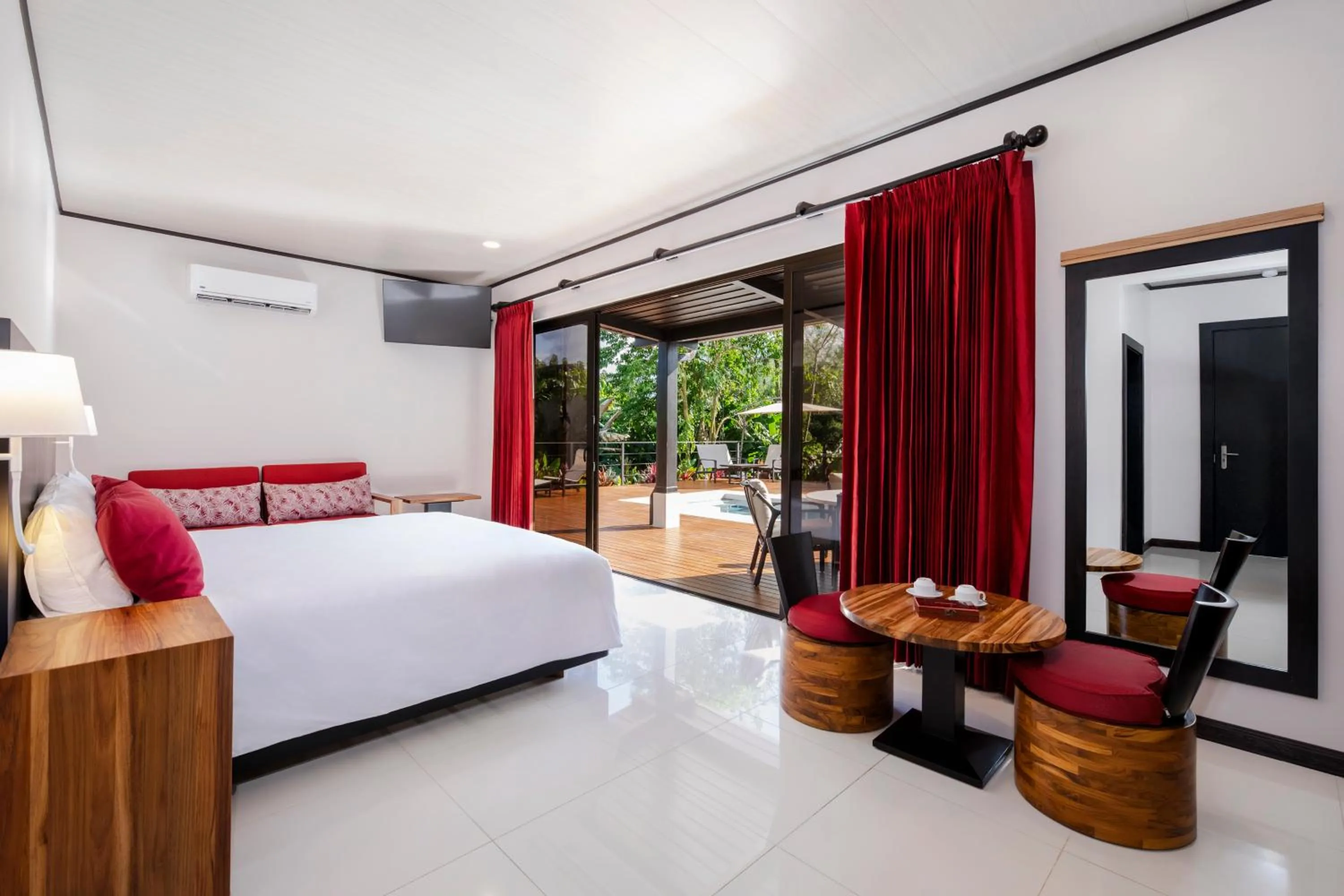 Seating area, Bed in Arenal Manoa Resort & Hot Springs