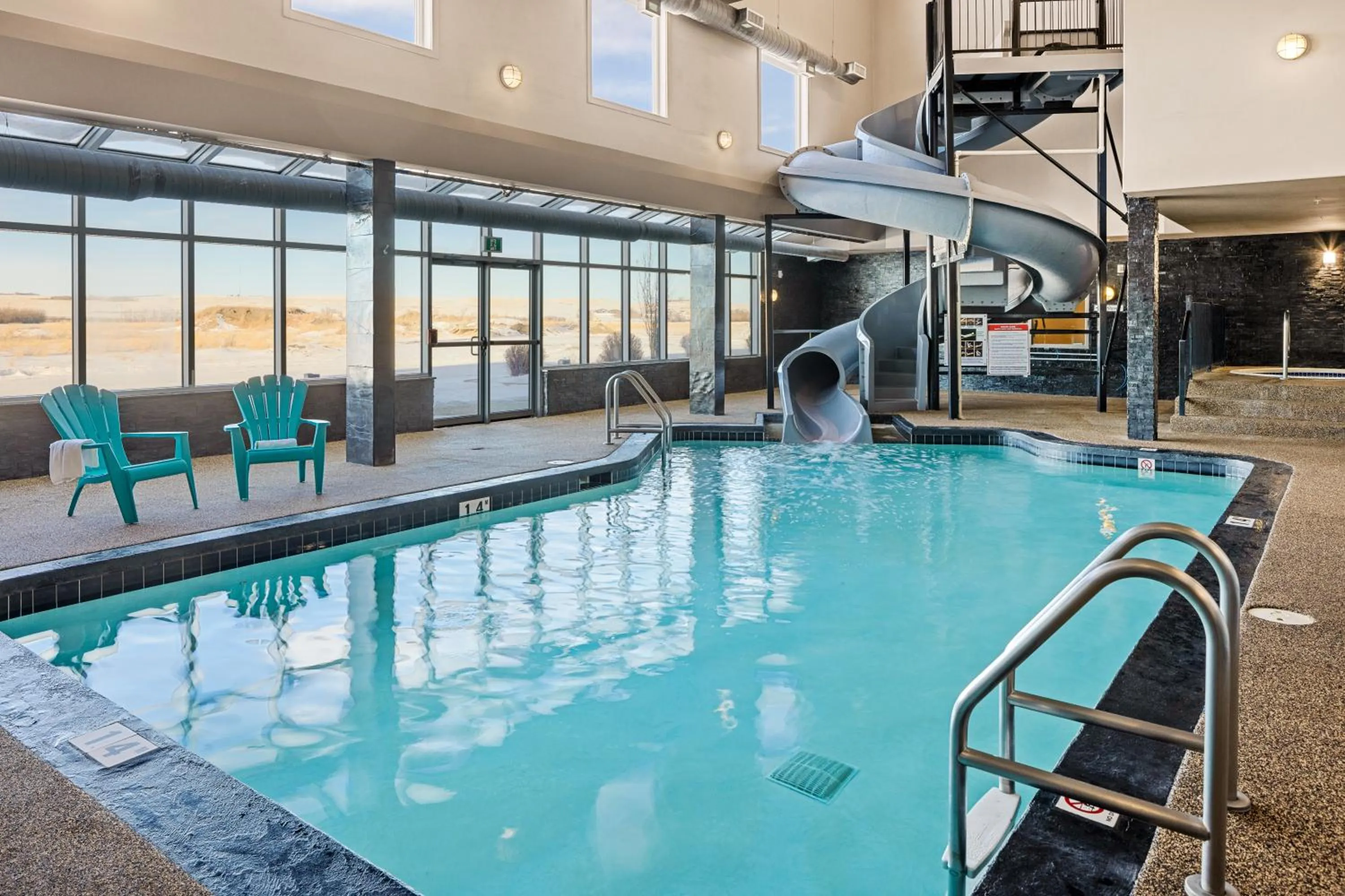 Swimming pool in Home Inn & Suites - Swift Current
