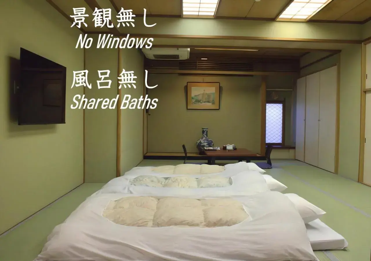 Family Room with Shared Bathroom in Hotel Kan-ichi Family Room with Shared Bathroom in Hotel Kan-ichi