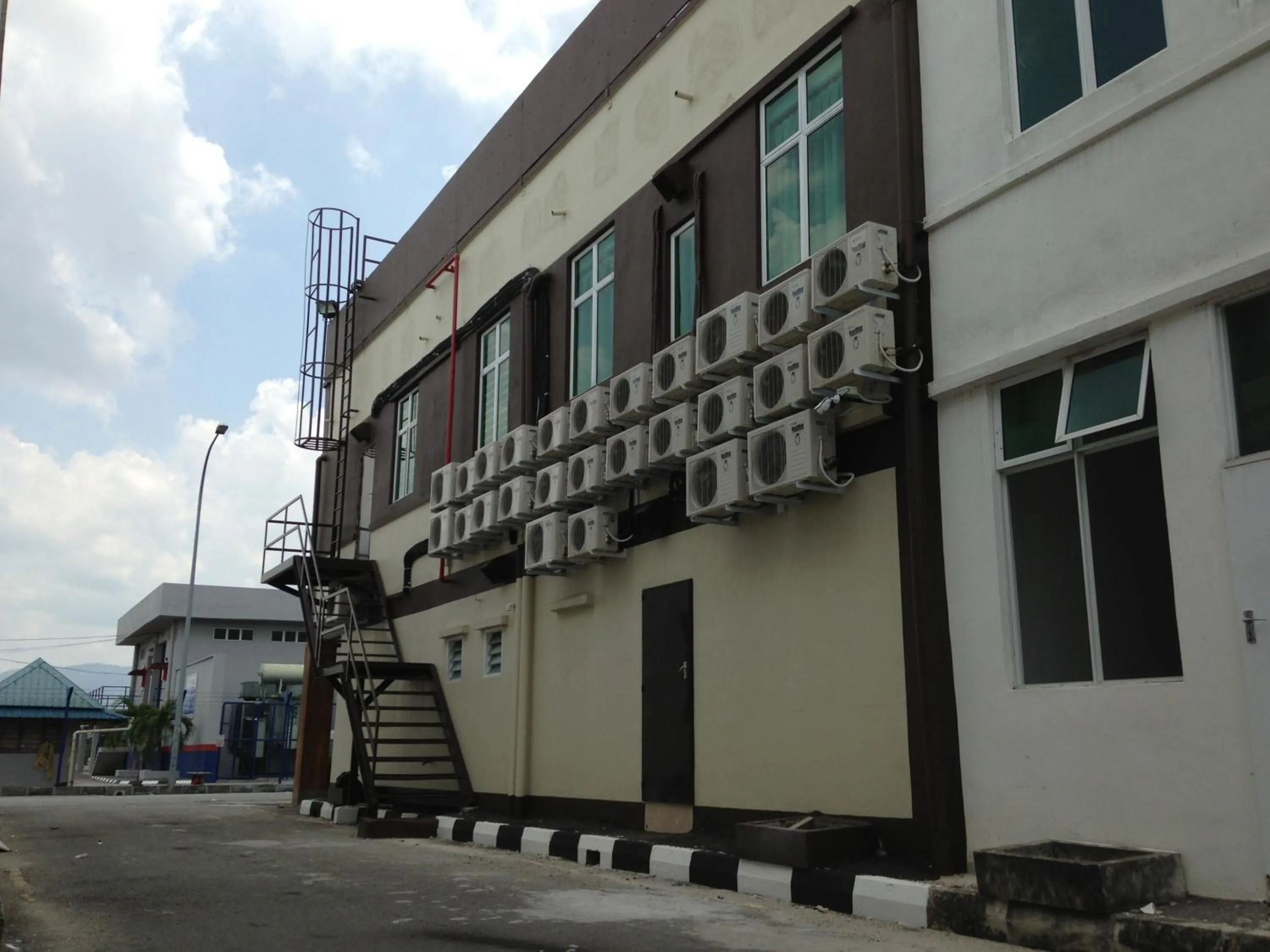 Property building in Hotel Checkedinn