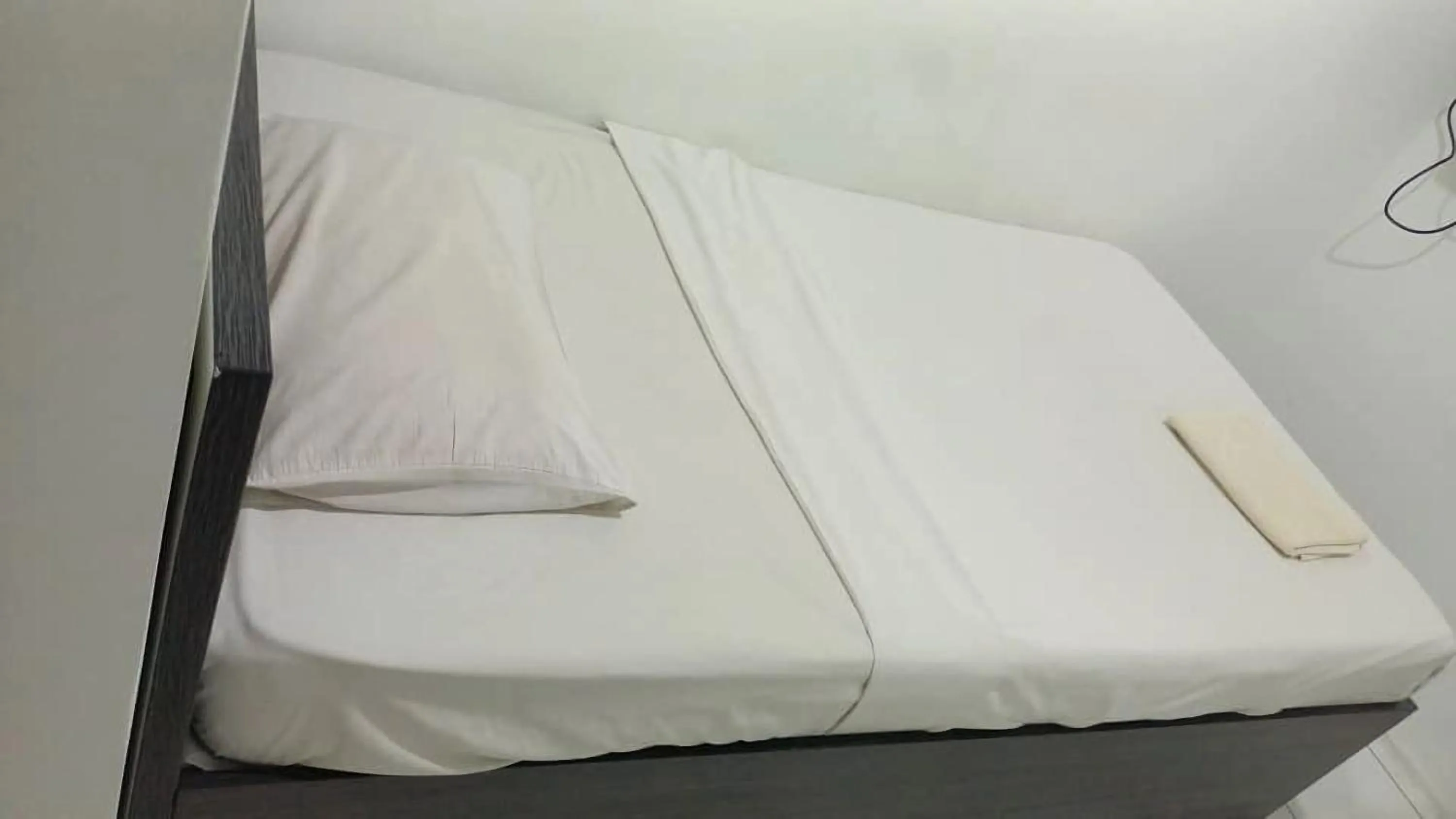 Bed in Hotel Checkedinn