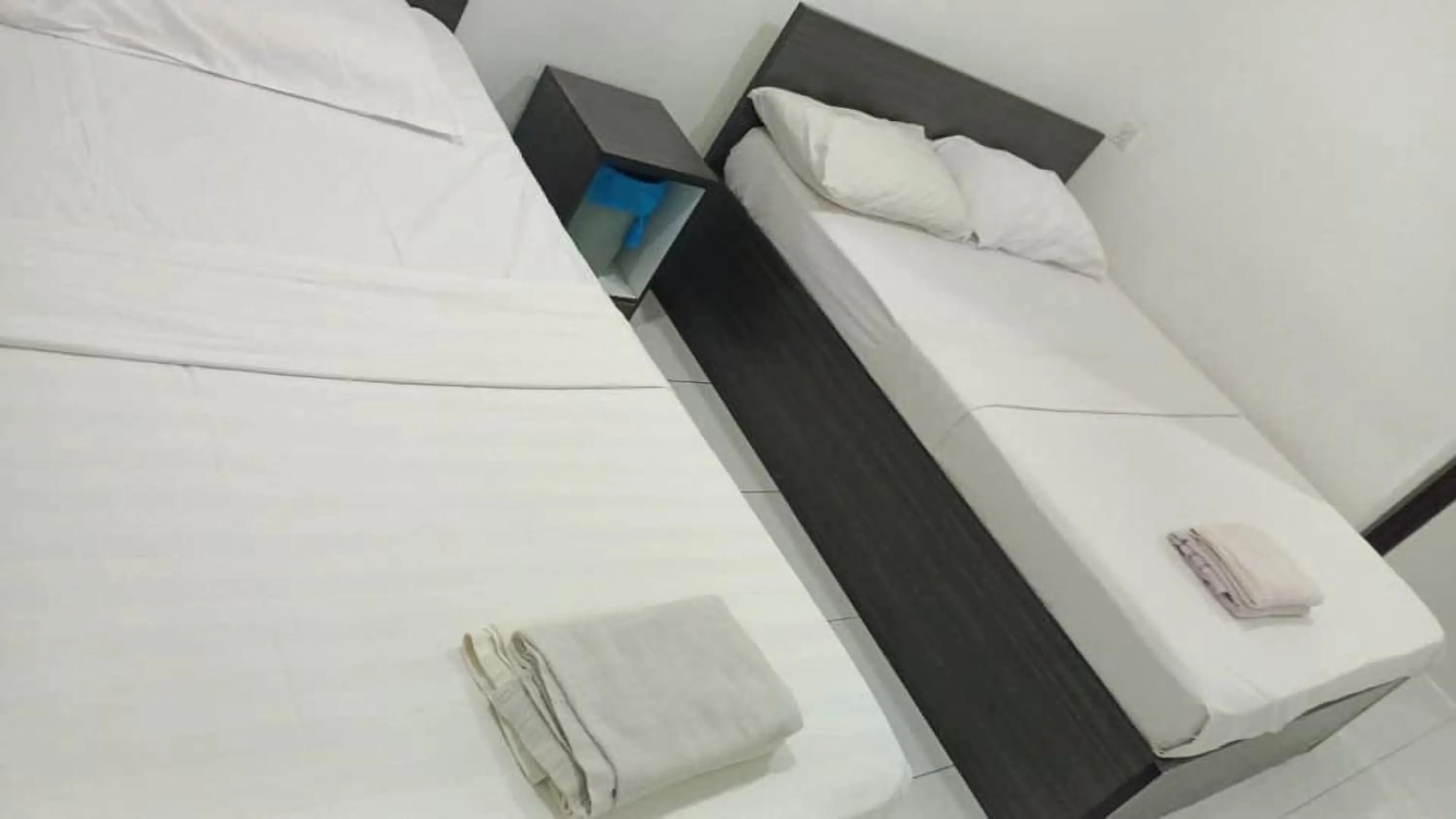 Bed in Hotel Checkedinn