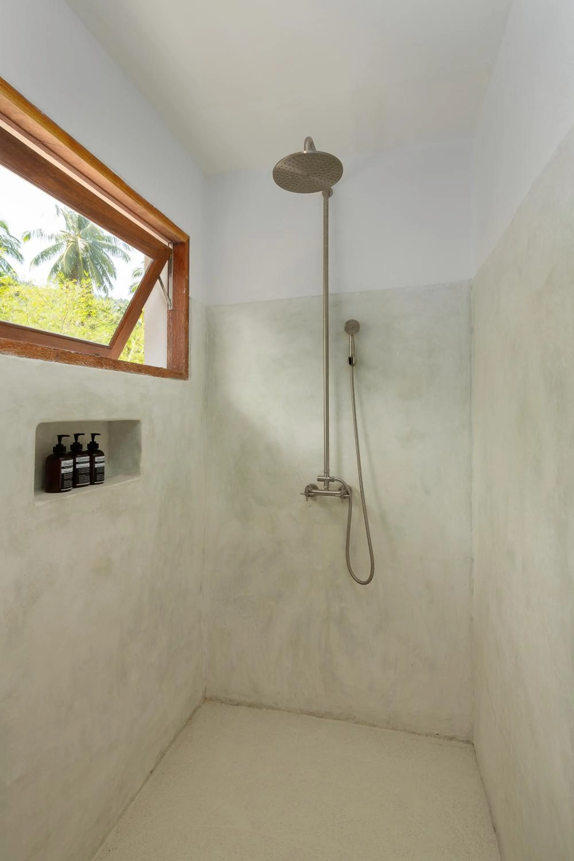 Shower in The Jungle Club - SHA Extra Plus