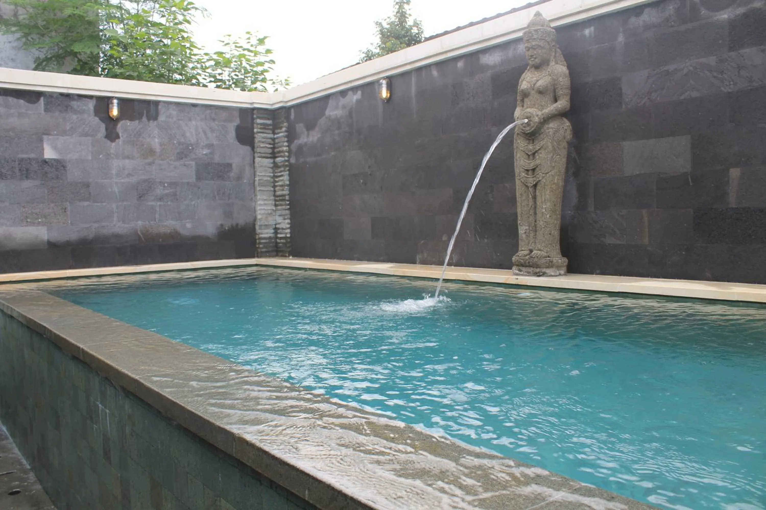 Swimming pool in Dewi Antara Homestay